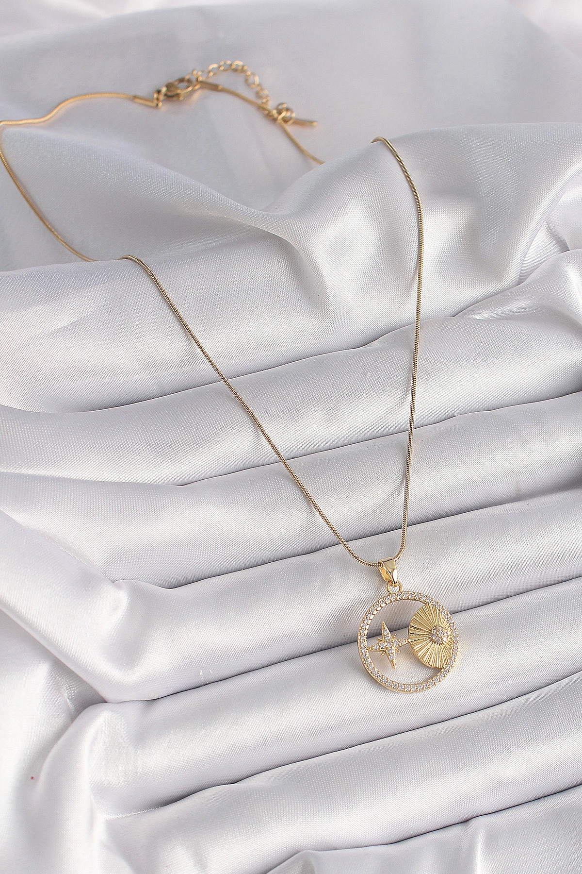 316L Çelik Gold Renk Zincir Zirkon Taşlı Yıldız İşleme Madalyon Model Kadın Kolye-1