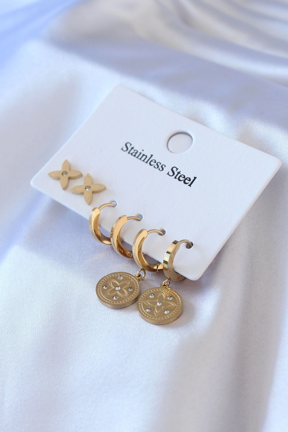 316L Çelik Gold Renk Zirkon Taş Detay Çiçek İşleme Kadın Küpe Seti-0