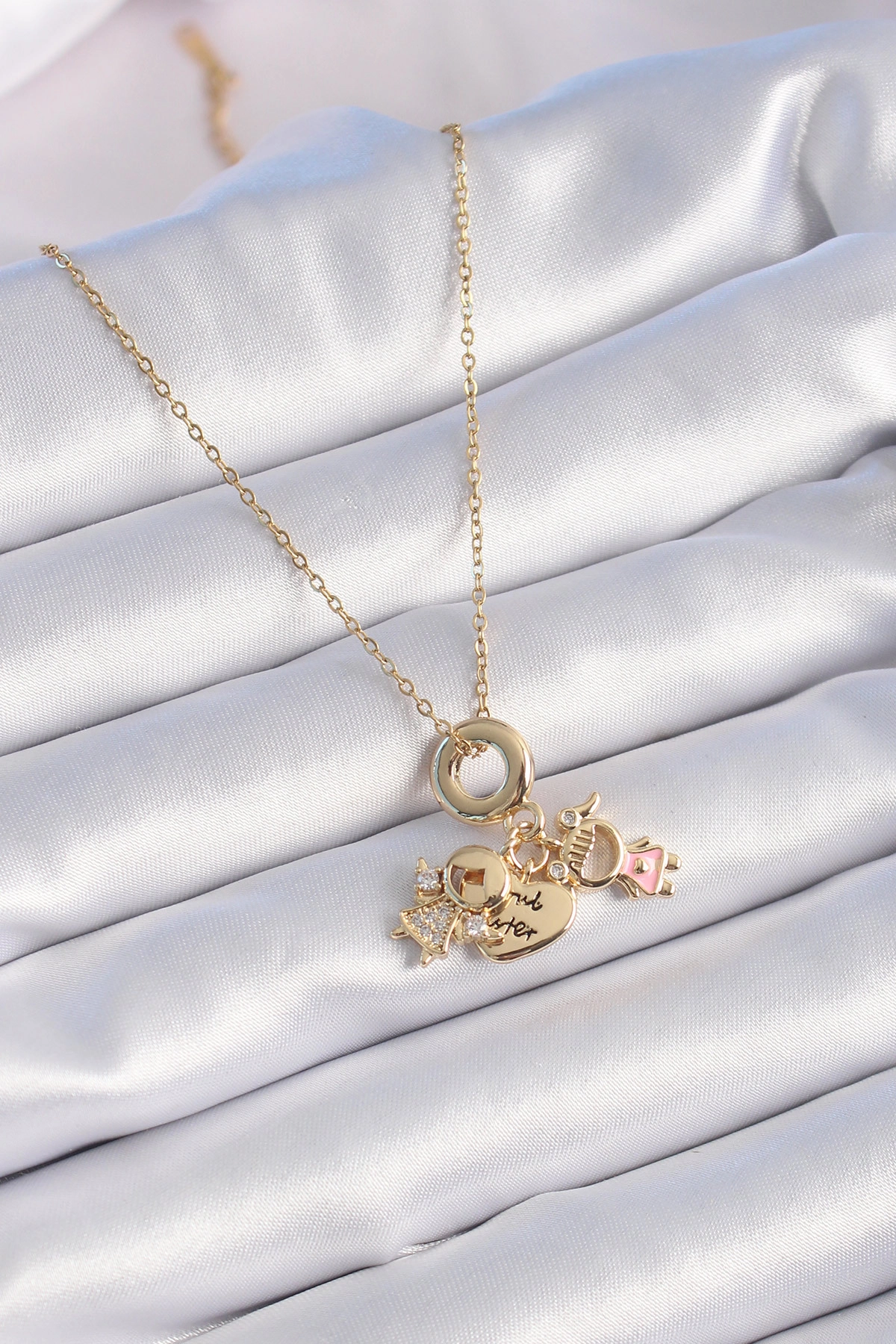 316L Çelik Gold Renk Zirkon Taş Detay Çocuk Figür Charm Model Kadın Kolye-1