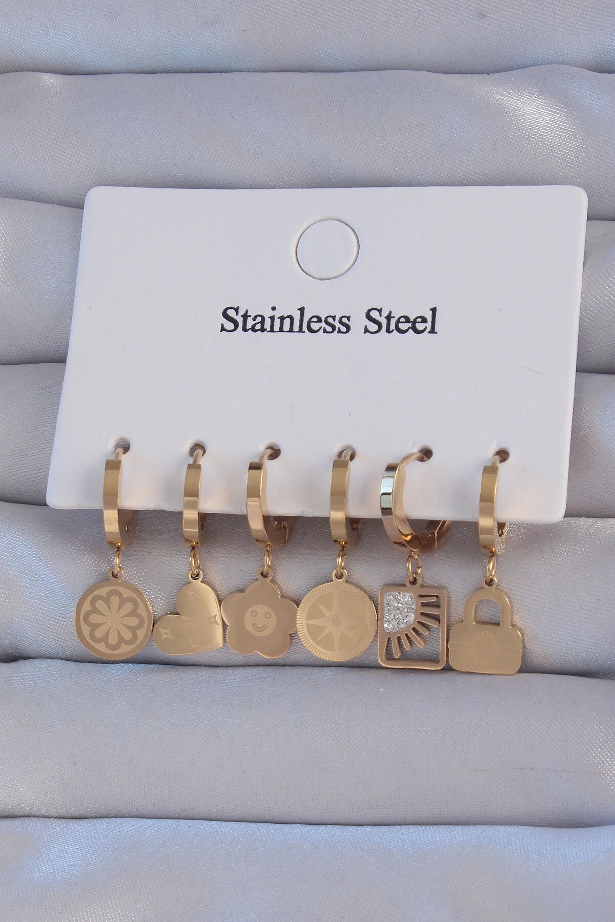 316L Çelik Gold Renk Zirkon Taşlı Çiçek Figürlü Kalp Model Halka Küpe Seti-0