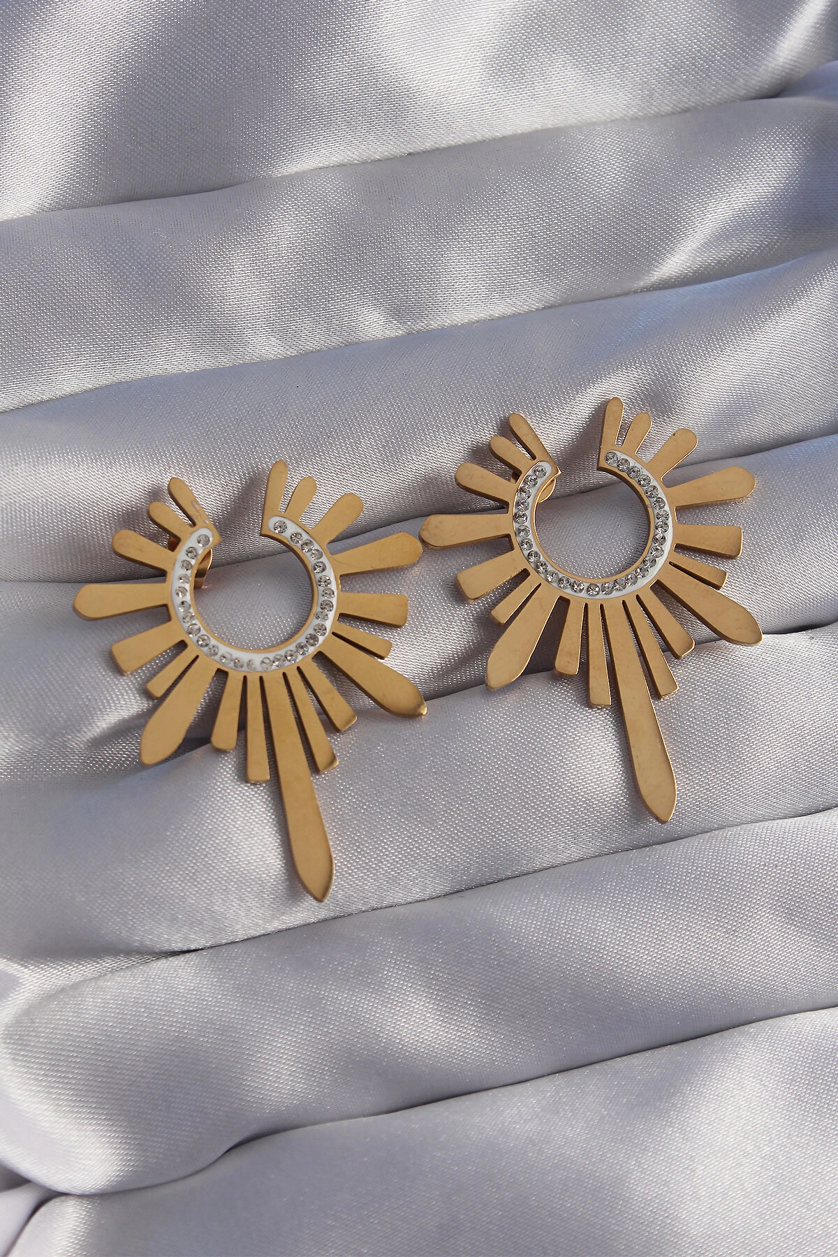 316L Çelik Gold Renk Zirkon Taşlı Güneş Figürlü Küpe-0