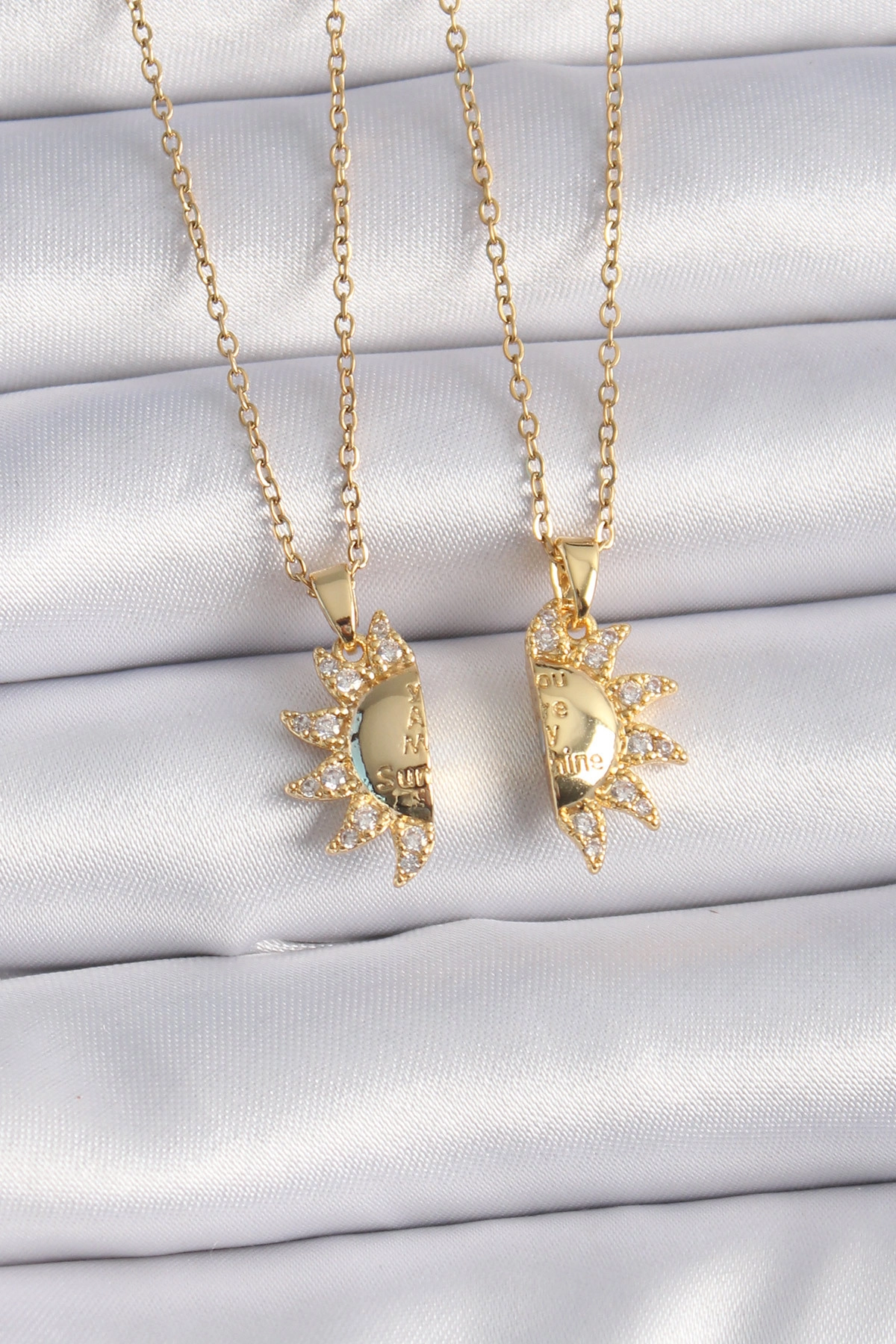 316L Çelik Gold Renk Zirkon Taşlı Güneş Model İşleme Yazı Detay Arkadaş Kolyesi-0