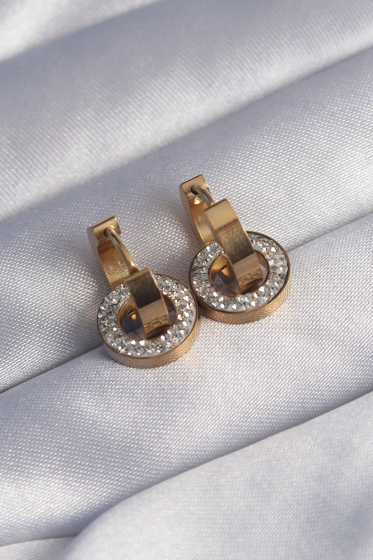 316L Çelik Gold Renk Zirkon Taşlı İç İçe Geçmeli Oval Küpe-1