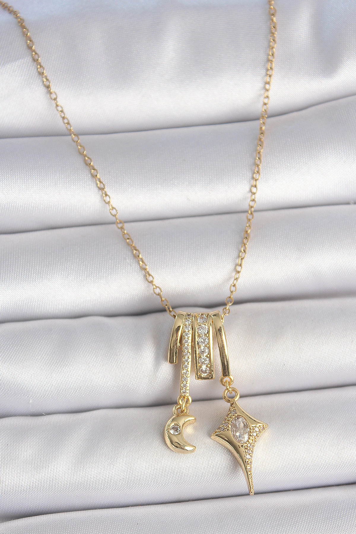 316L Çelik Gold Renk Zirkon Taşlı Sallantı Ay Yıldız Figür Charm Kadın Kolye-0