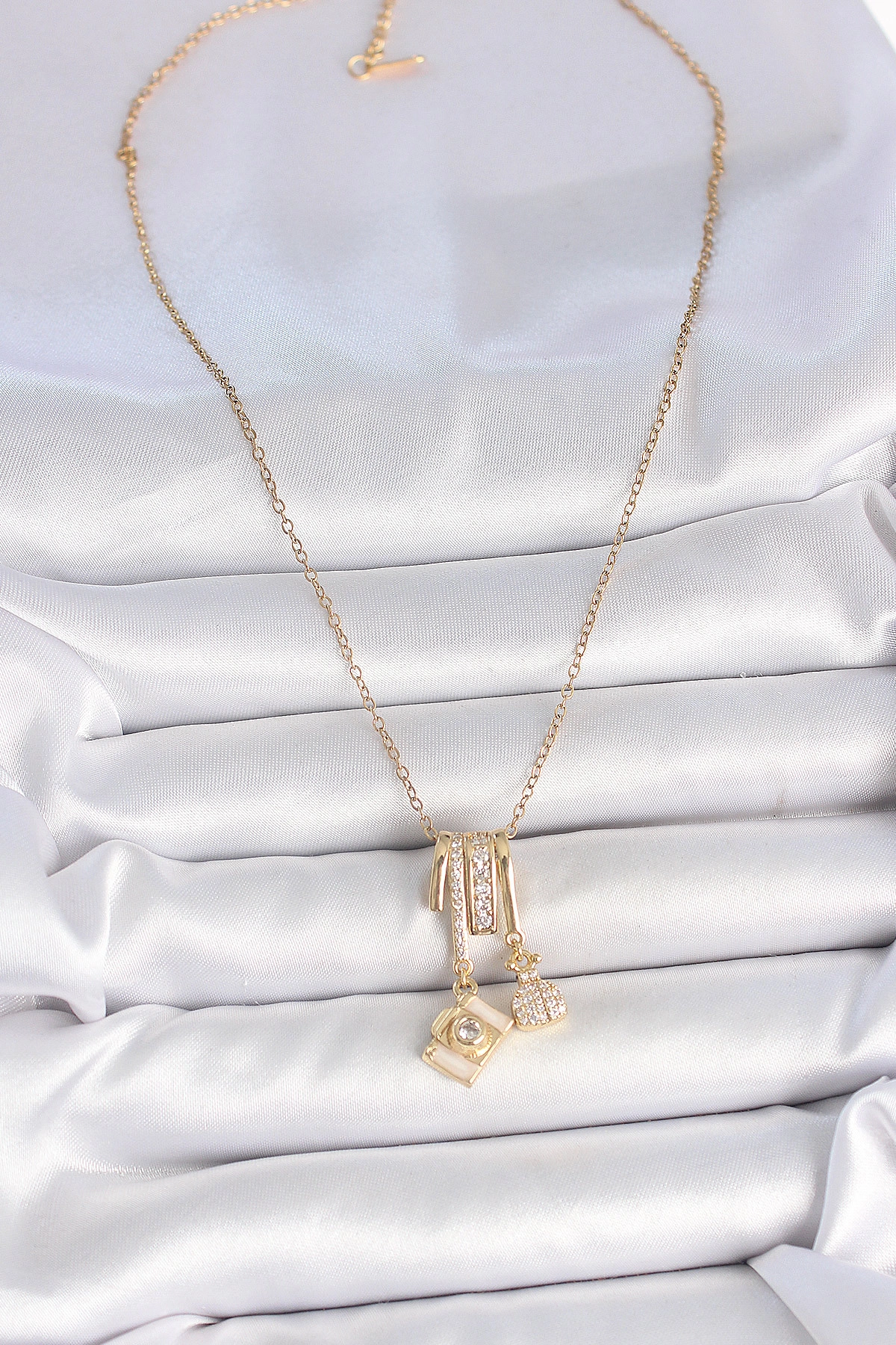 316L Çelik Gold Renk Zirkon Taşlı Sallantı Fotoğraf Makinası Figür Charm Kadın Kolye-1