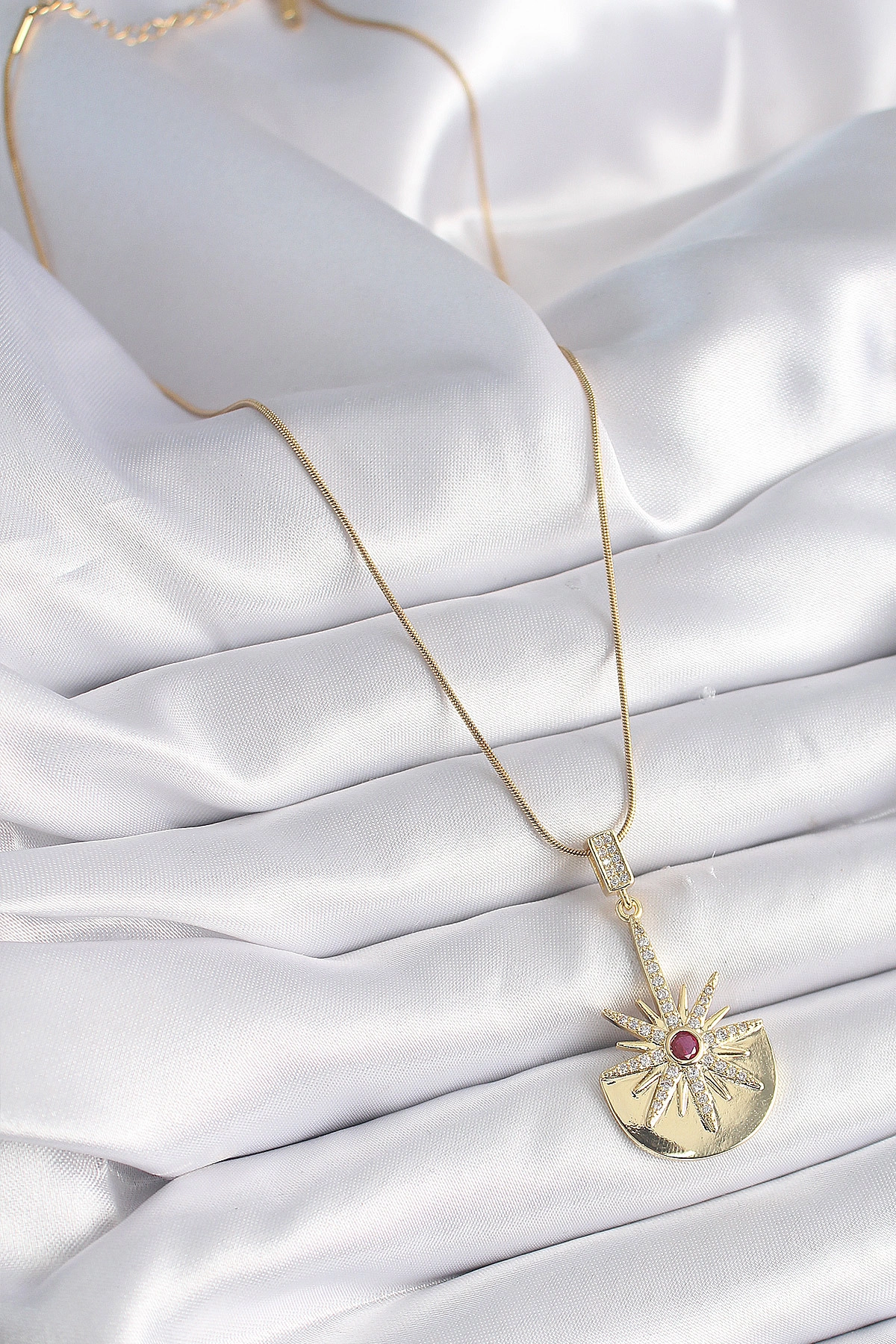 316L Çelik Gold Renk Zirkon Taşlı Yıldız Model Kadın Kolye-1