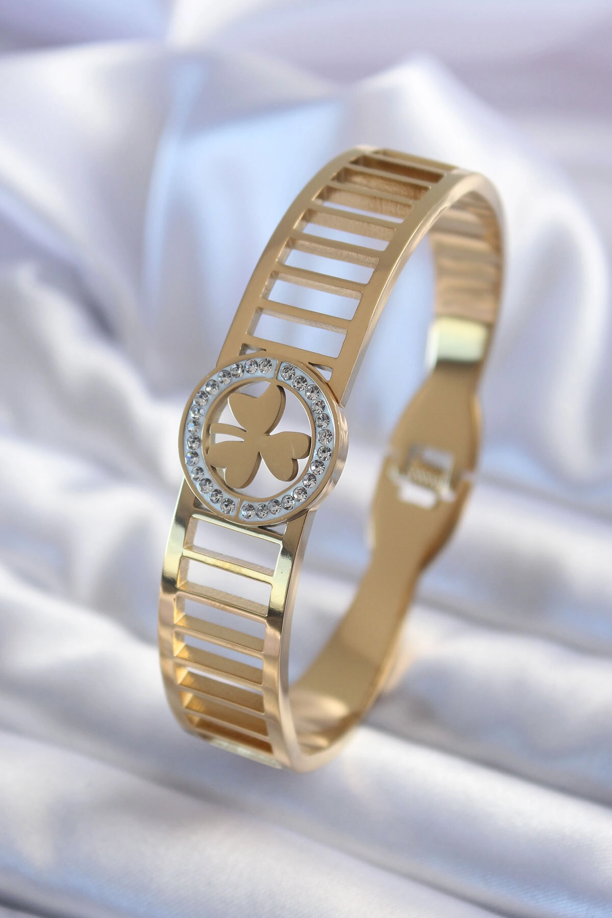 316L Çelik Gold Renk Zirkon Taşlı Yonca Model Kadın Kelepçe-0