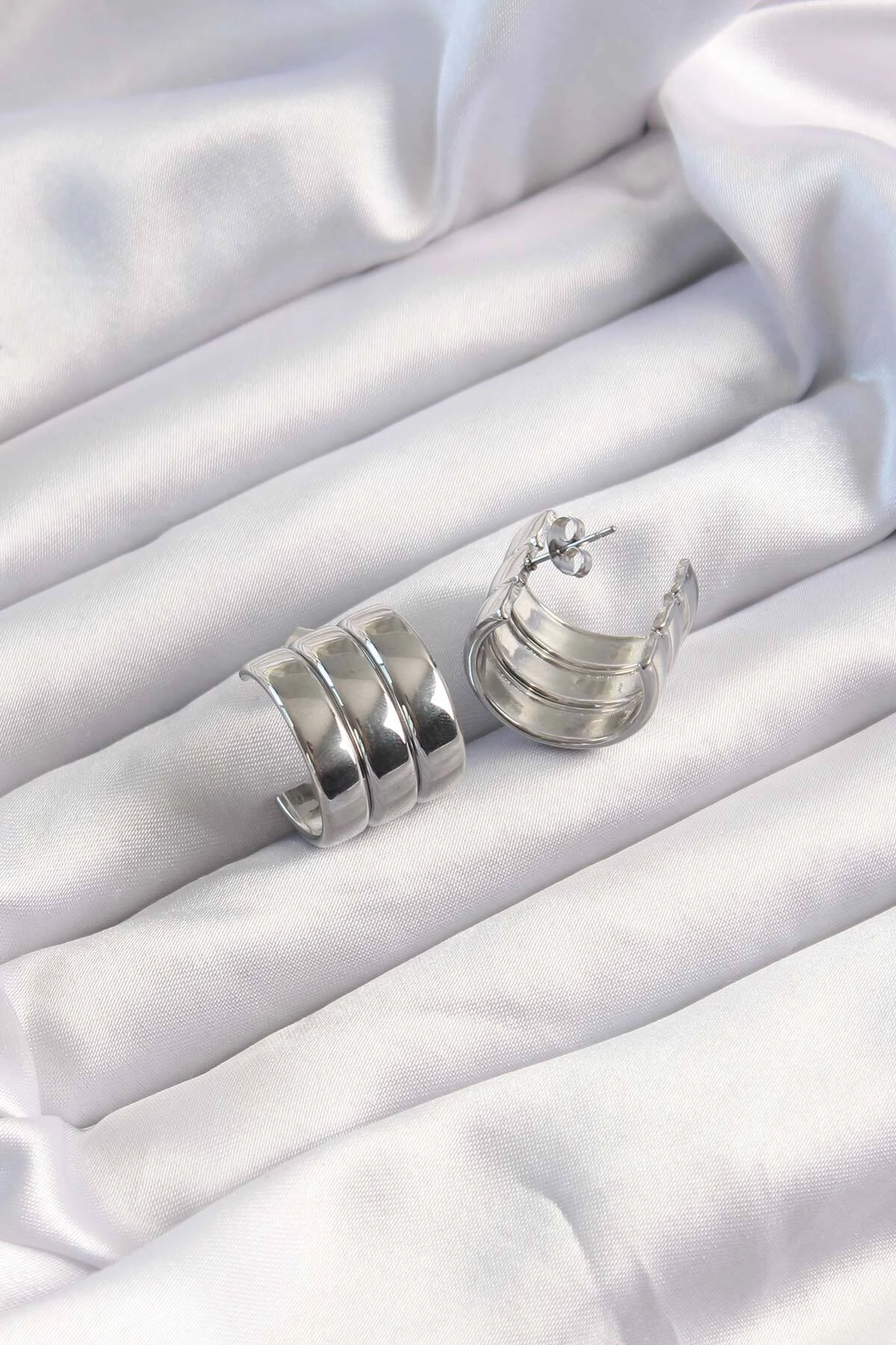 316L Çelik Gümüş Renk 3lü Görünüm Bombe Model Yarım Halka Küpe-1