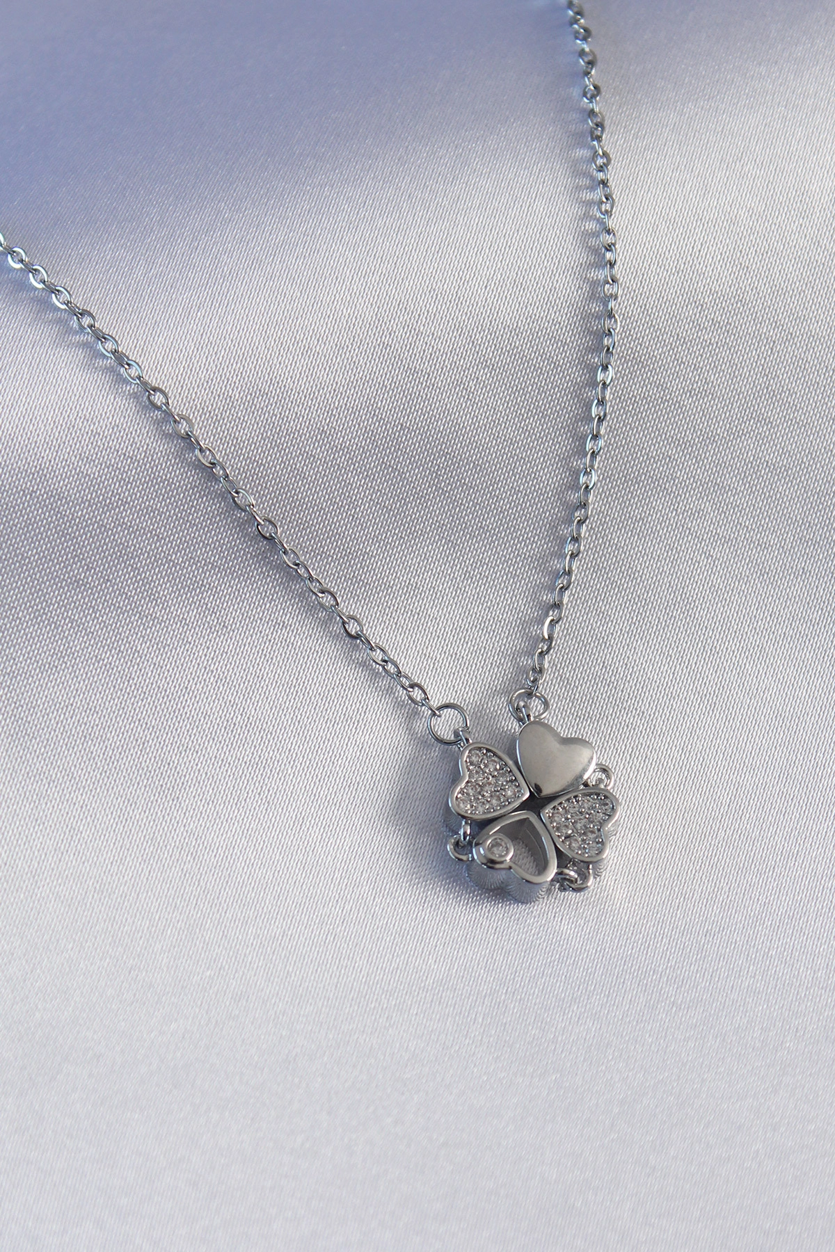 316L Çelik Gümüş Renk Açılır Zirkon Taşlı Yonca Model Kadın Kolye-0