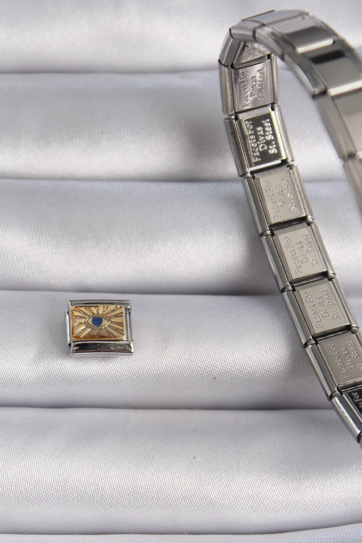 316L Çelik Gümüş Renk Altın Göz İşlemeli Nomination Charm-1