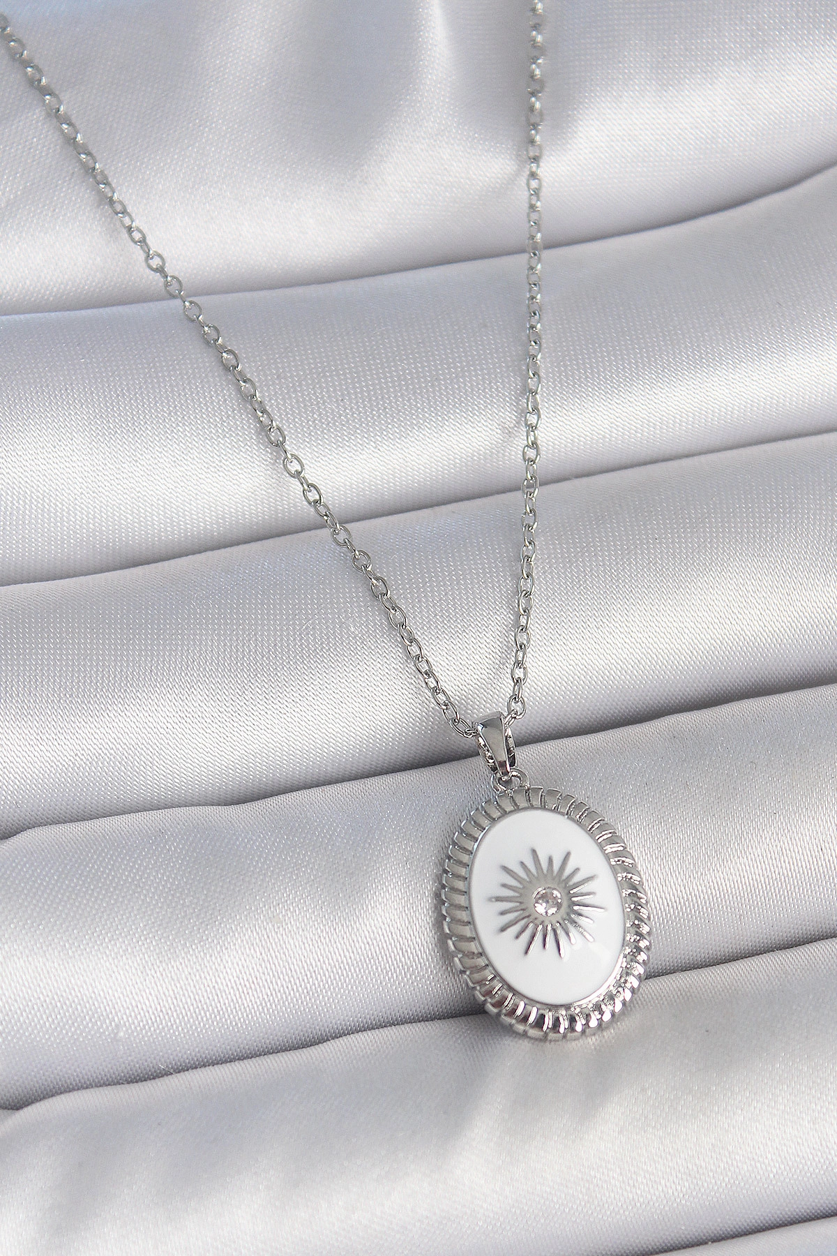 316L Çelik Gümüş Renk Beyaz Mineli Güneş İşlemeli Nazar Boncuk Detay Madalyon Model Kadın Kolye-0