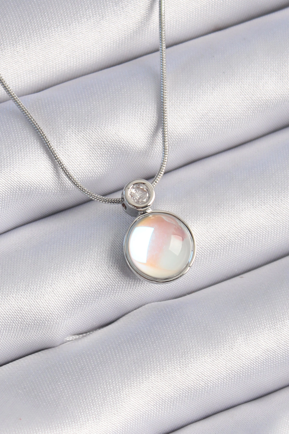 316L Çelik Gümüş Renk Beyaz Sedefli Vintage Model Kadın Kolye-0