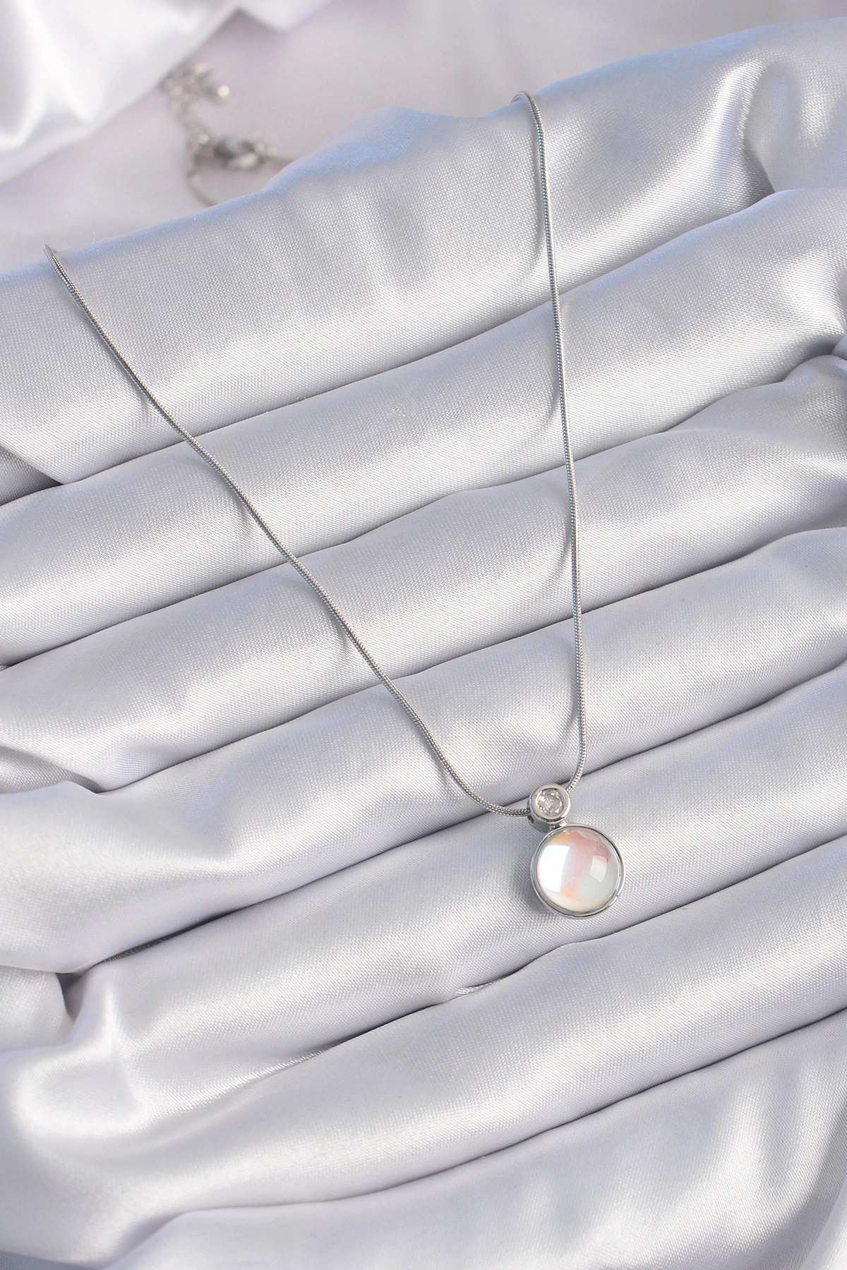 316L Çelik Gümüş Renk Beyaz Sedefli Vintage Model Kadın Kolye-1