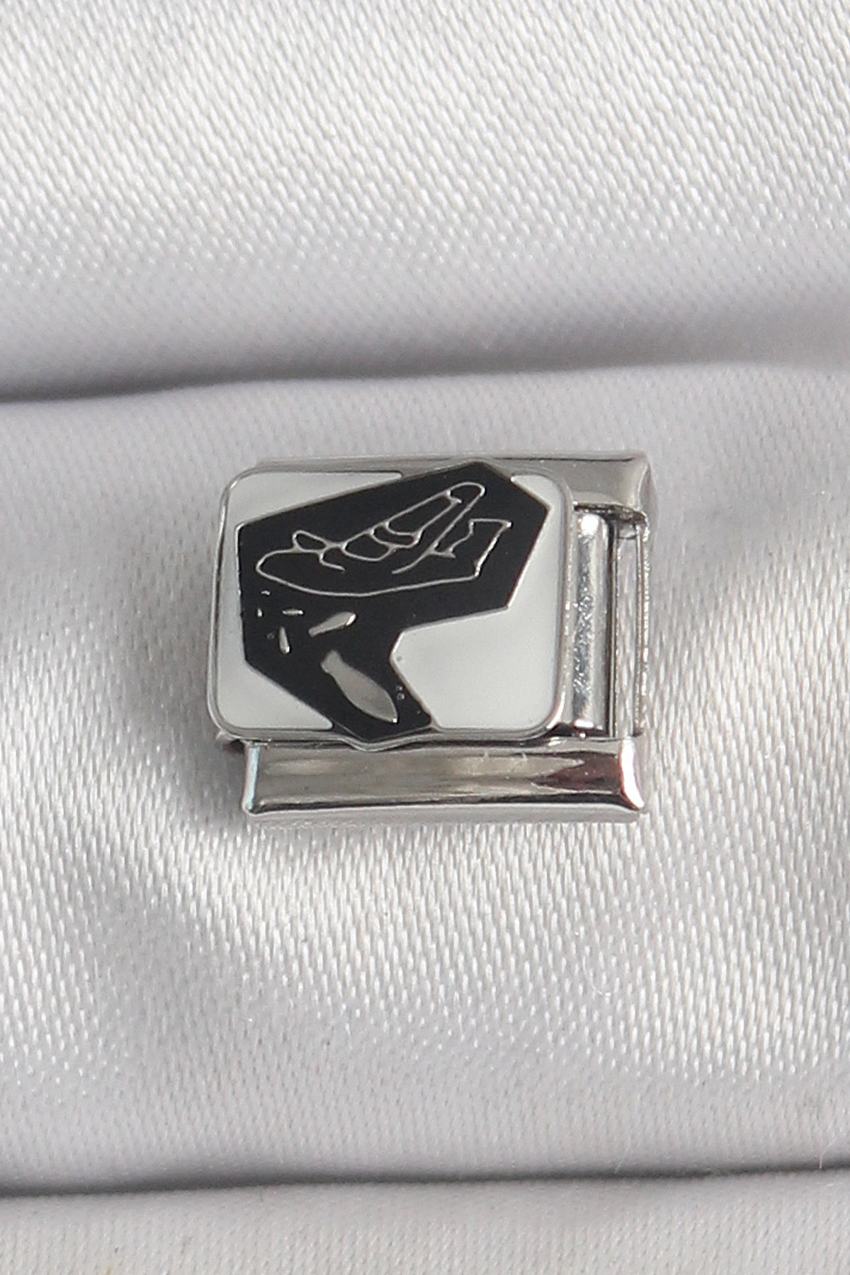 316L Çelik Gümüş Renk Beyaz Siyah Uçak İşlemeli Portre Model Nomination Charm-0