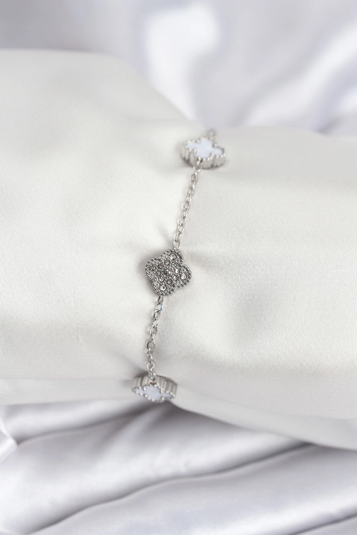 316L Çelik Gümüş Renk Beyaz ve Zirkon Taşlı Baby Boy Yonca Kadın Bileklik-0