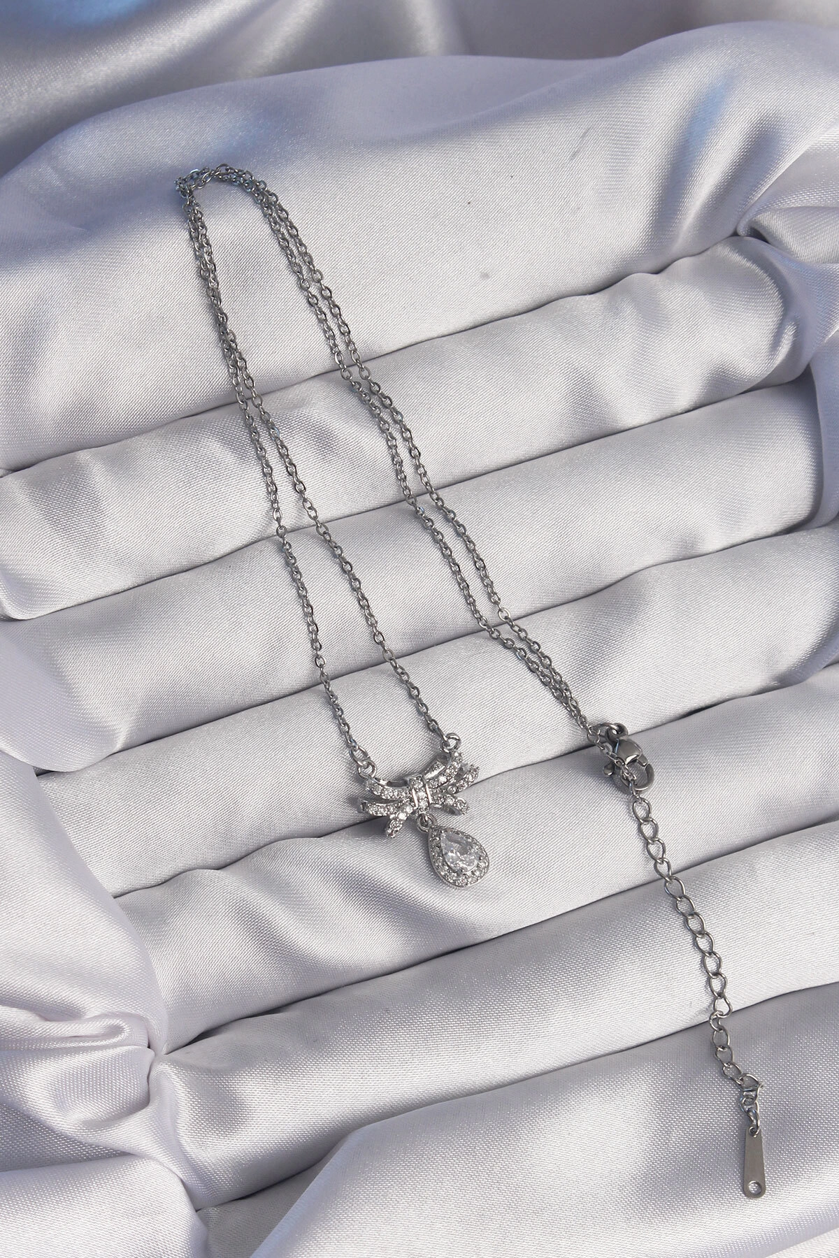 316L Çelik Gümüş Renk Fiyonk Detaylı Zirkon Taşlı Damla Model Kolye-1