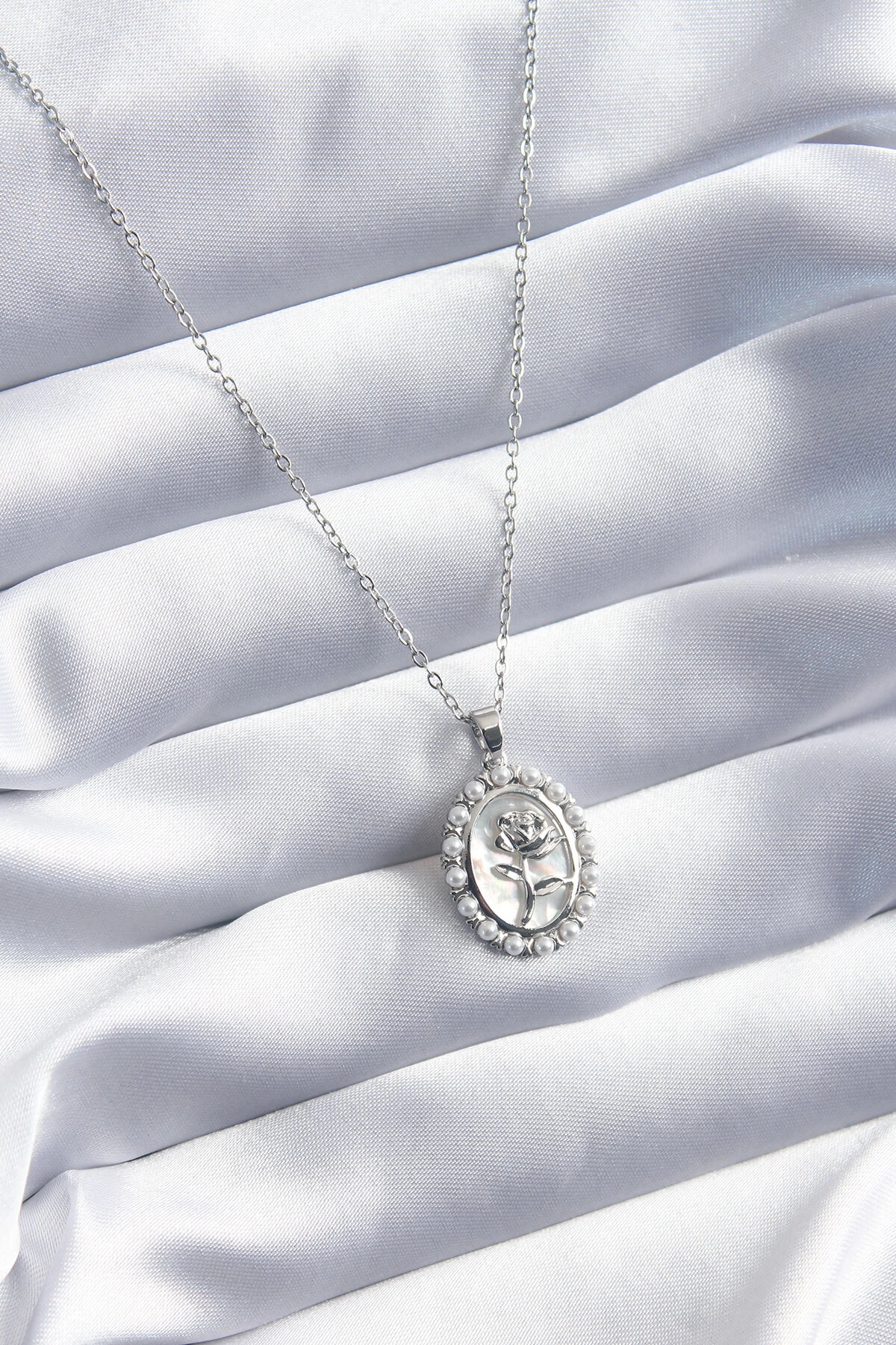 316L Çelik Gümüş Renk Gül Model İnci Detay Kadın Kolye-0