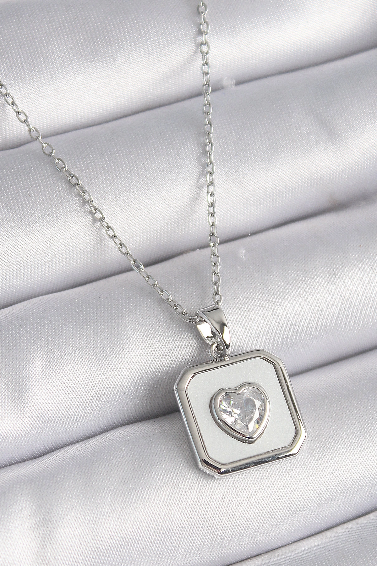 316L Çelik Gümüş Renk Kare Madalyon Kalp Zirkon Taş İşleme Kadın Kolye-0
