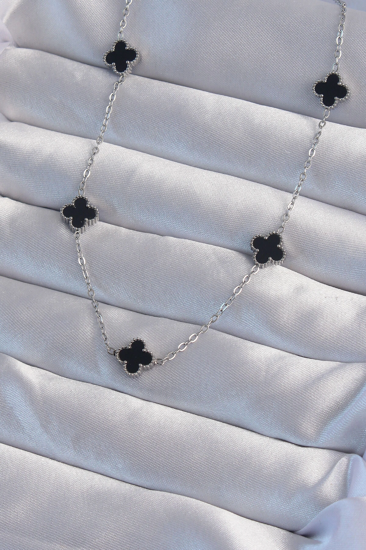 316L Çelik Gümüş Renk Minimal Siyah Mineli Yonca Kolye-0