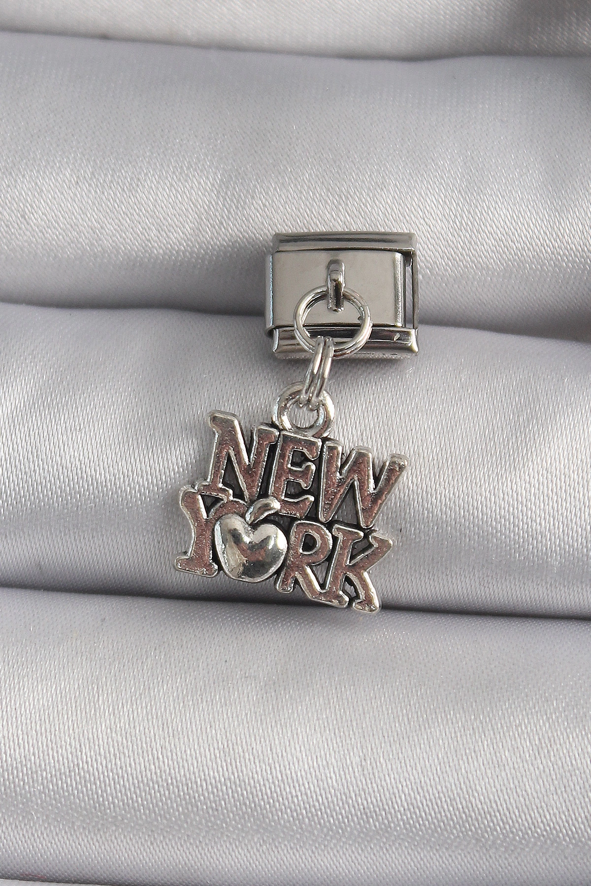 316L Çelik Gümüş Renk Sallantı New York Yazı Model Nomination Charm-0