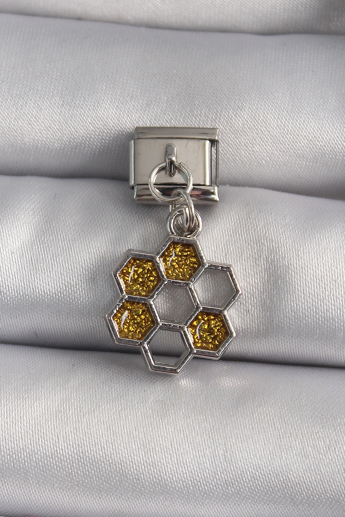 316L Çelik Gümüş Renk Sallantı Simli Bal Beteği Model Nomination Charm-0