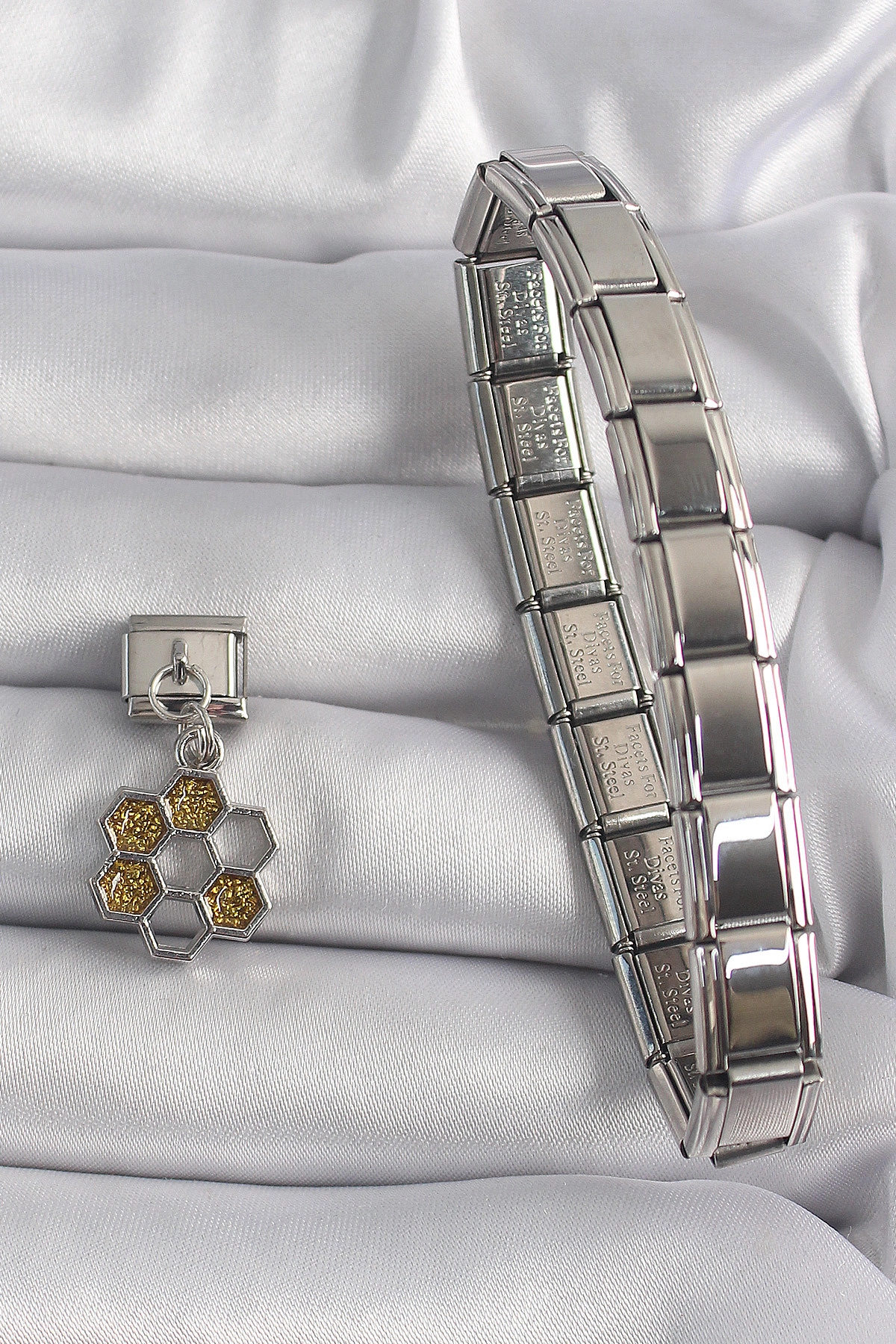 316L Çelik Gümüş Renk Sallantı Simli Bal Beteği Model Nomination Charm-1