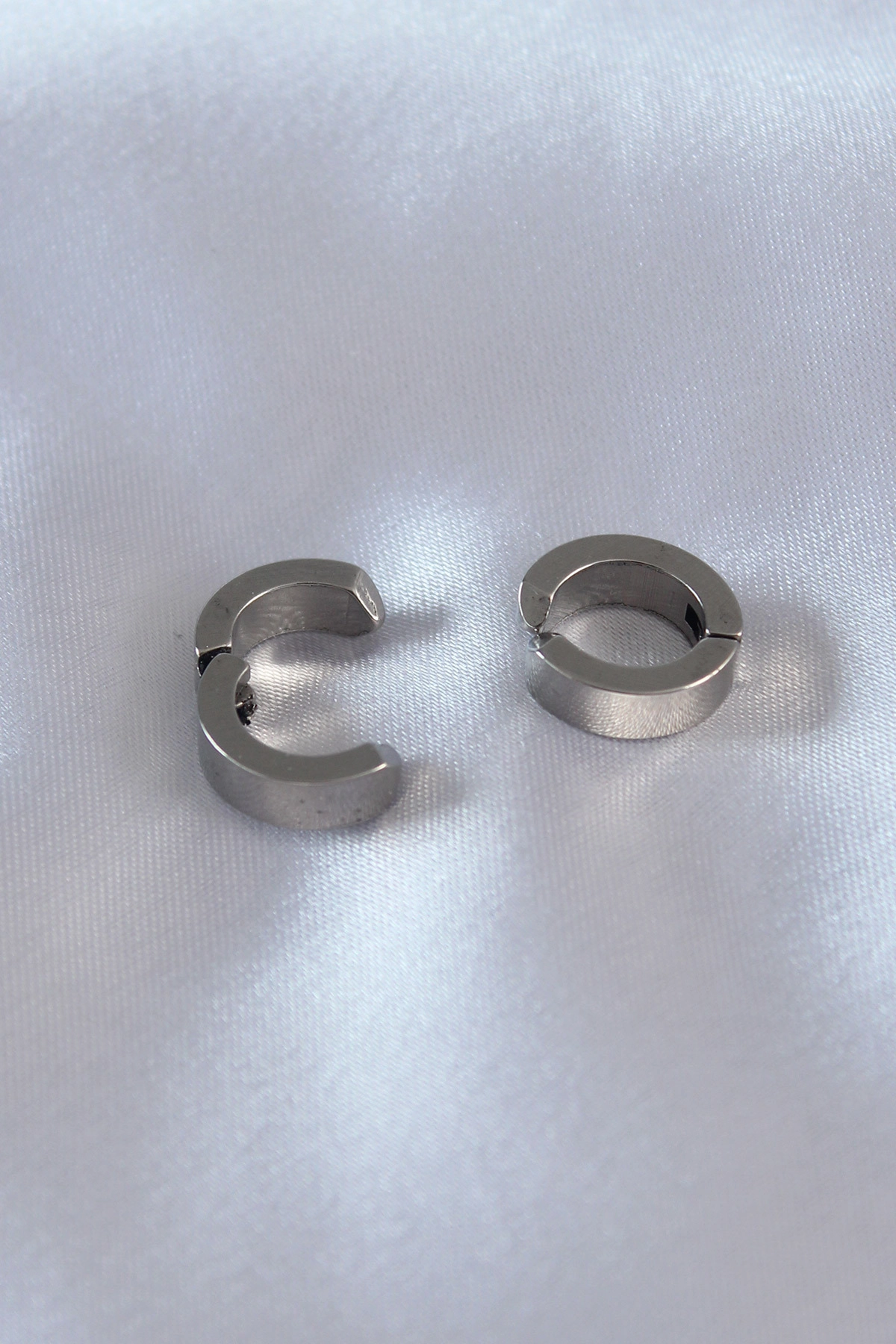 316L Çelik Gümüş Renk Sıkıştırmalı Erkek Küpe-1