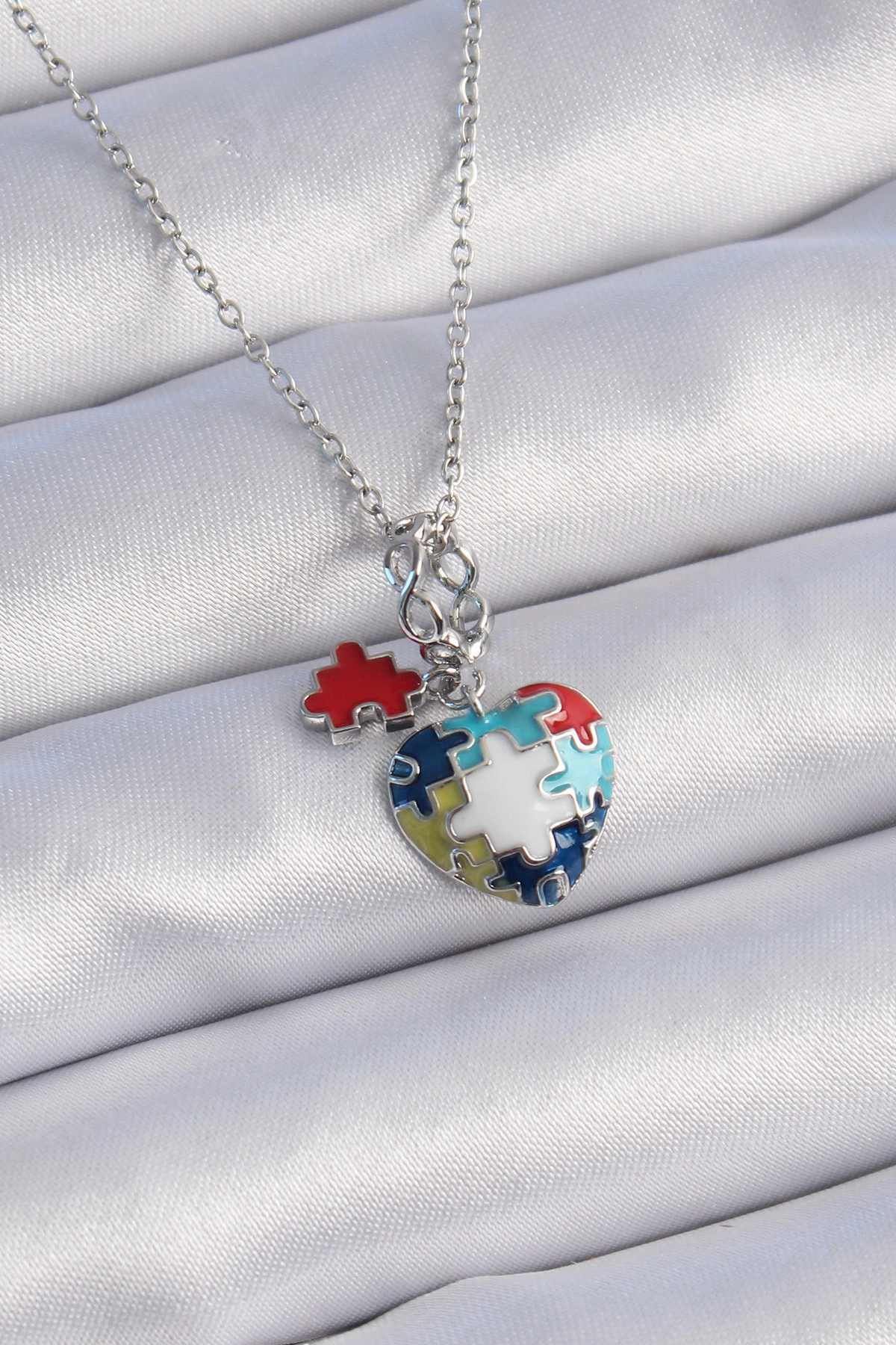 316L Çelik Gümüş Renk Yapboz Motif Kalp Figür Charm Model Kadın Kolye-0