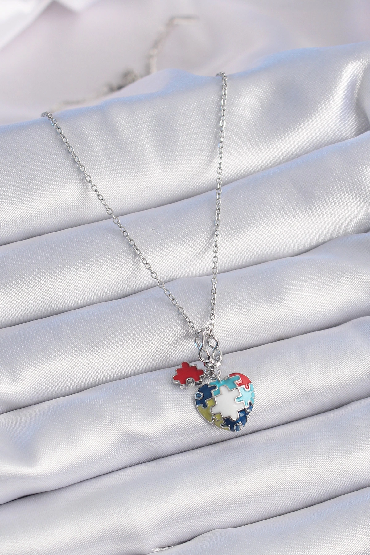 316L Çelik Gümüş Renk Yapboz Motif Kalp Figür Charm Model Kadın Kolye-1