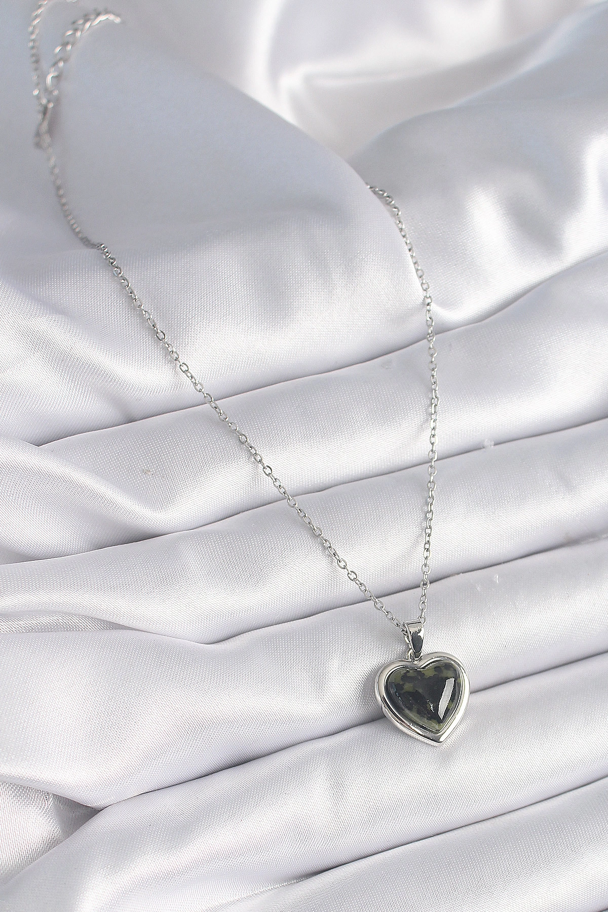 316L Çelik Gümüş Renk Yeşil Mineli Kalp Model Kadın Kolye-1