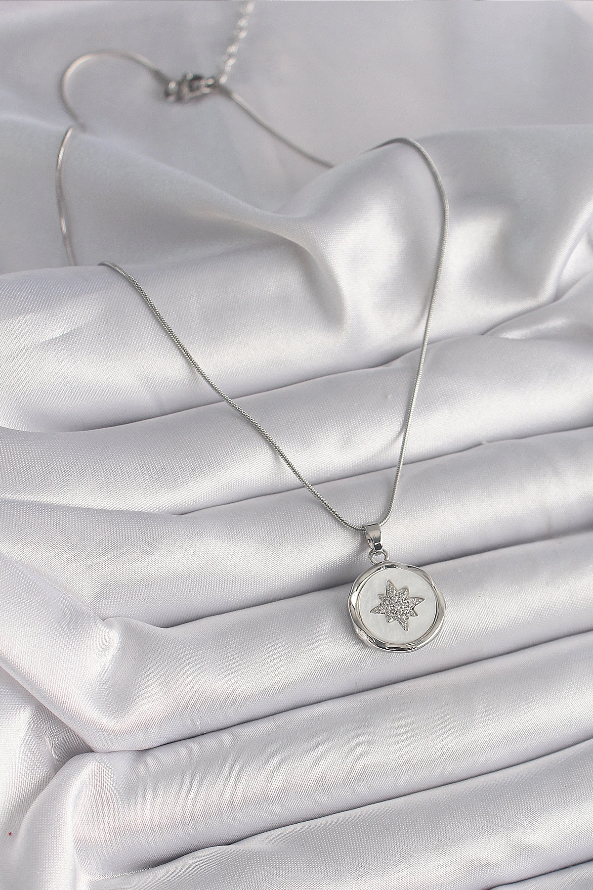 316L Çelik Gümüş Renk Zincir Beyaz Sedefli Zirkon Taşlı Yıldız İşleme Model Kadın Kolye-1