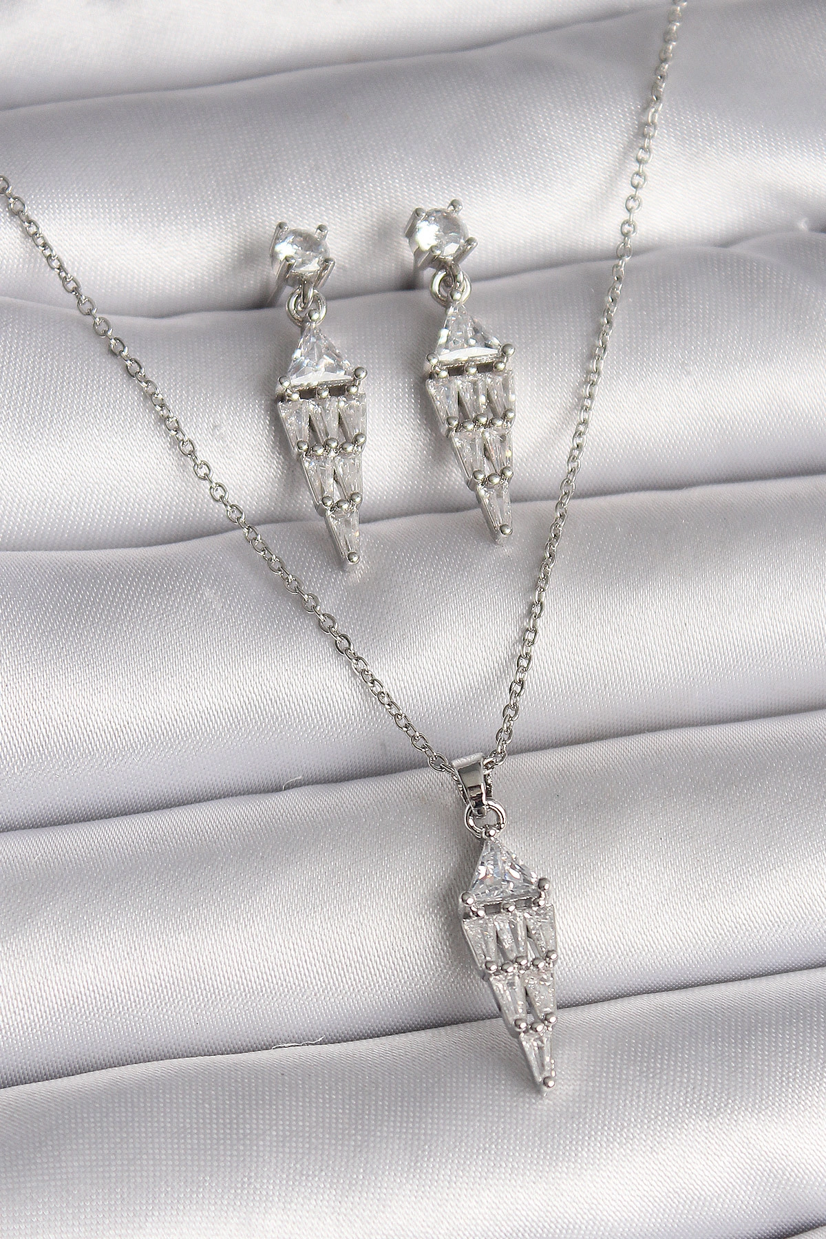 316L Çelik Gümüş Renk Zincir Sallantı Zirkon Taş Model Kadın Kolye Küpe Seti-0