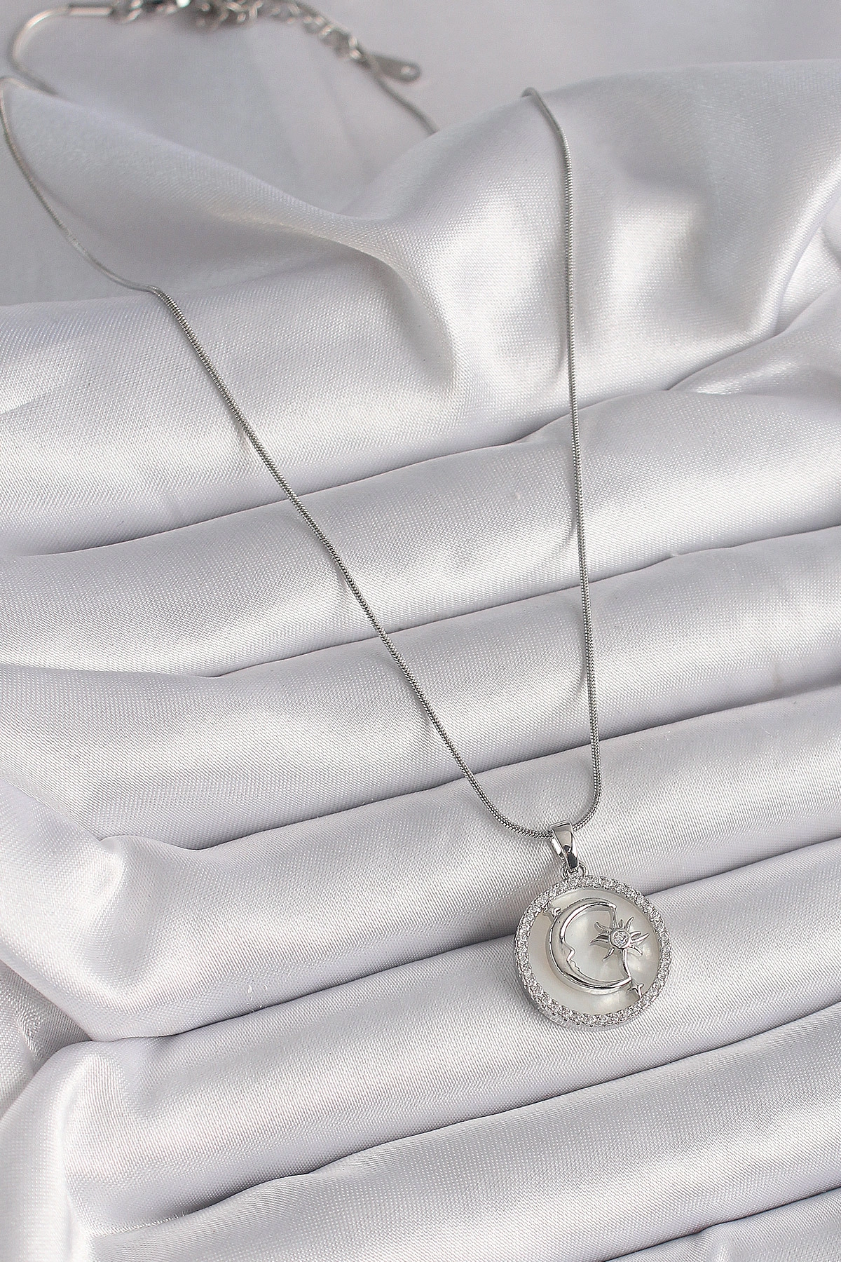 316L Çelik Gümüş Renk Zincir Zirkon Taş Detaylı Beyaz Sedefli Ay Yıldız İşleme Kadın Kolye-1