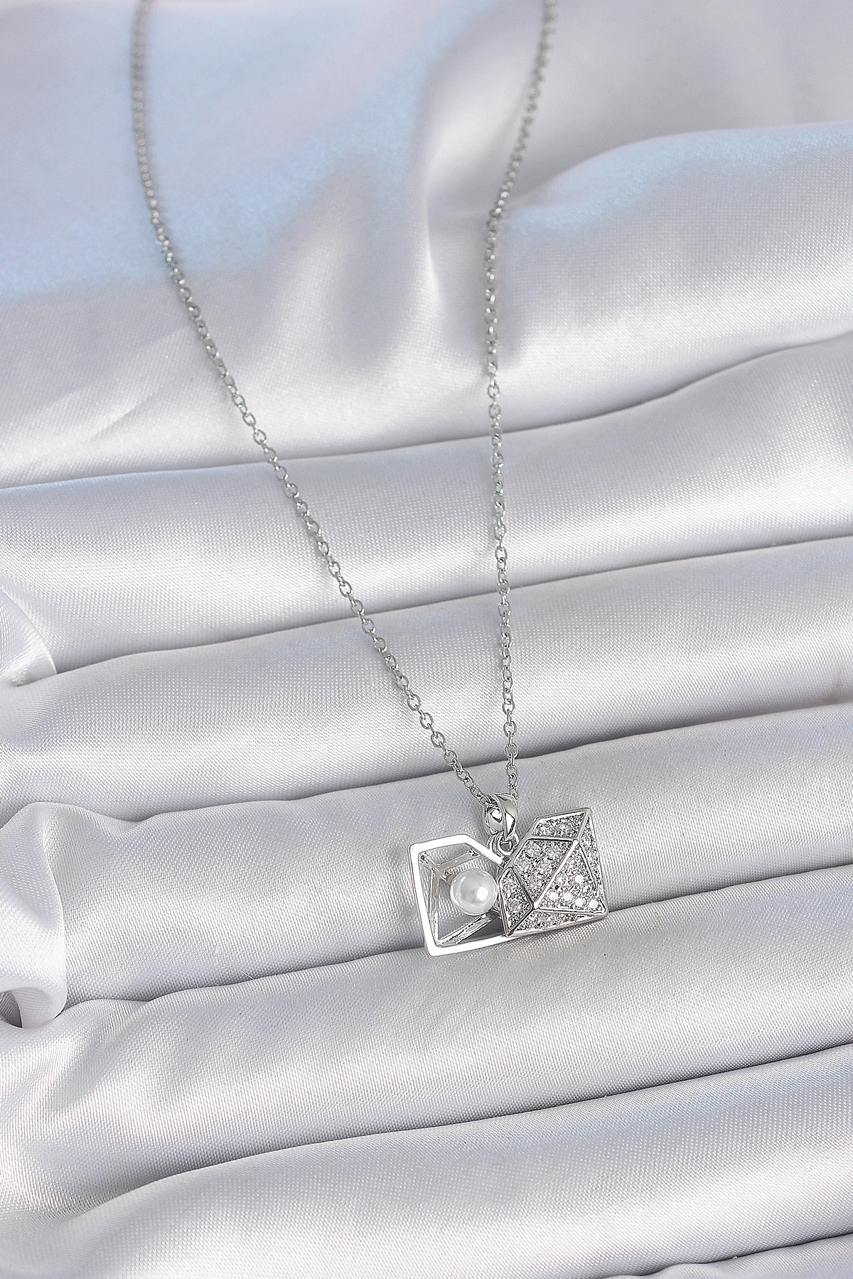 316L Çelik Gümüş Renk Zincir Zirkon Taşlı İncili Açılır Elmas Model Kadın Kolye-1