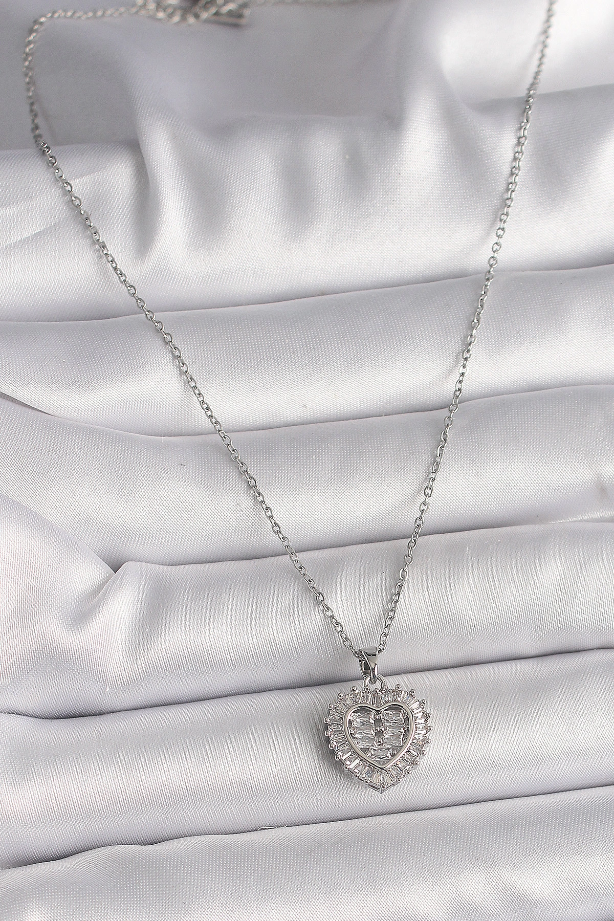 316L Çelik Gümüş Renk Zincir Zirkon Taşlı Kalp Model Kadın Kolye-1