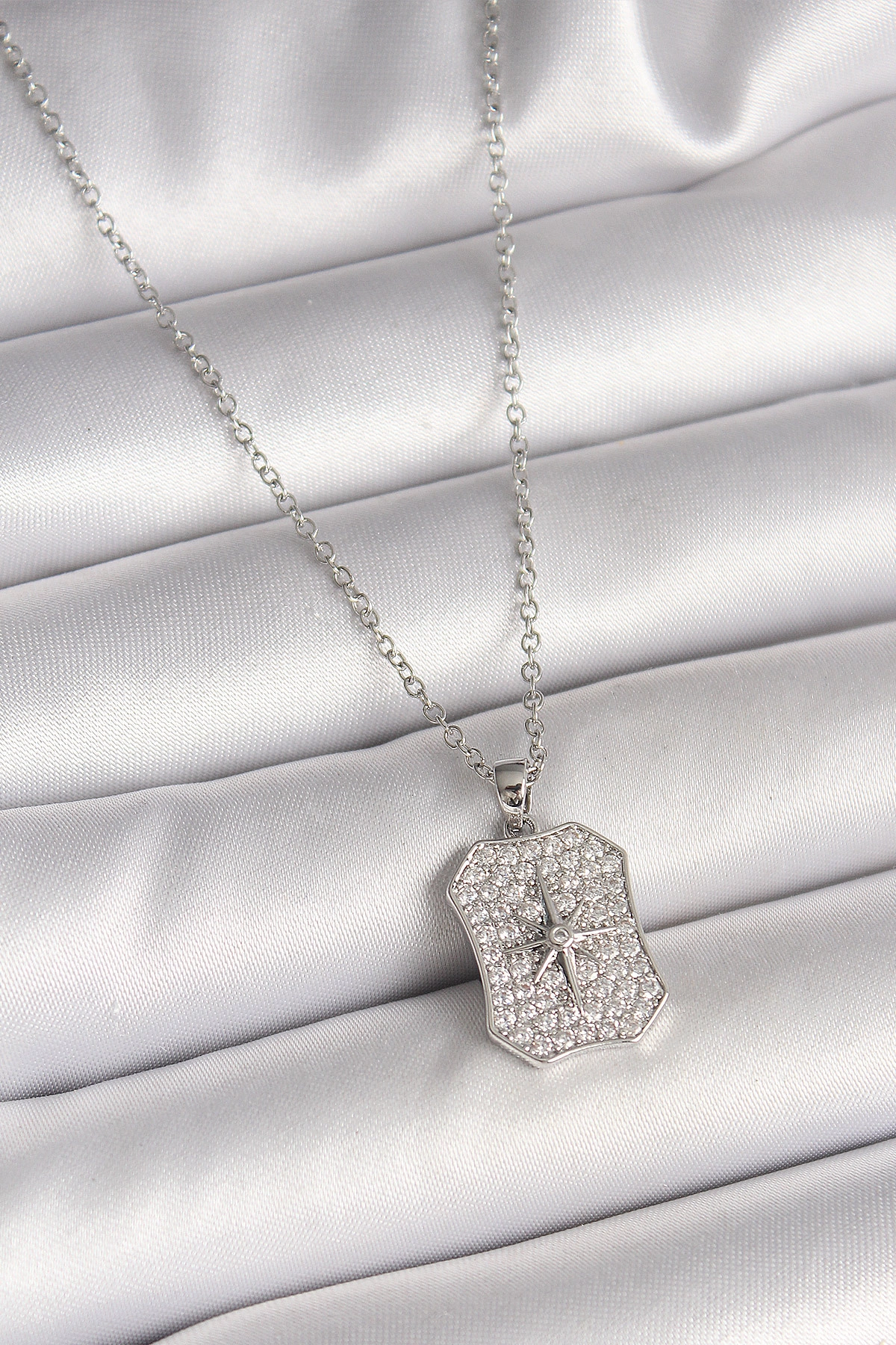 316L Çelik Gümüş Renk Zincir Zirkon Taşlı Kutup Yıldız İşlemeli Madalyon Model Kadın Kolye-0