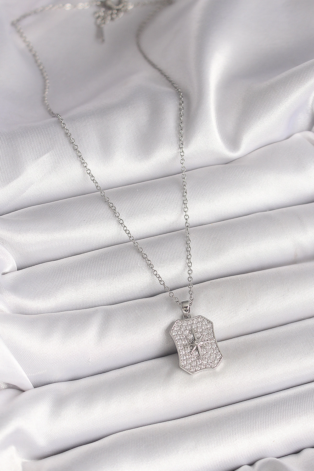 316L Çelik Gümüş Renk Zincir Zirkon Taşlı Kutup Yıldız İşlemeli Madalyon Model Kadın Kolye-1