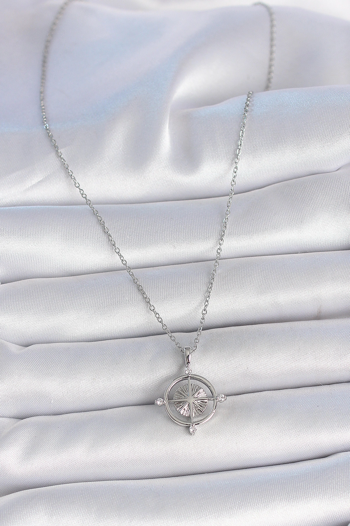 316L Çelik Gümüş Renk Zincir Zirkon Taşlı Pusula Model Kadın Kolye-1