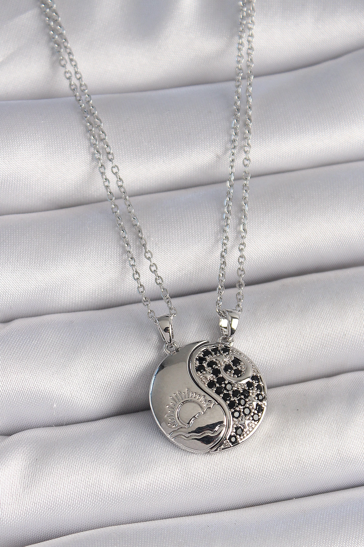 316L Çelik Gümüş Renk Zincir Zirkon Taşlı Ying Yang Model Gün Batımı İşlemeli Arakdaşlık Kadın Kolye-0