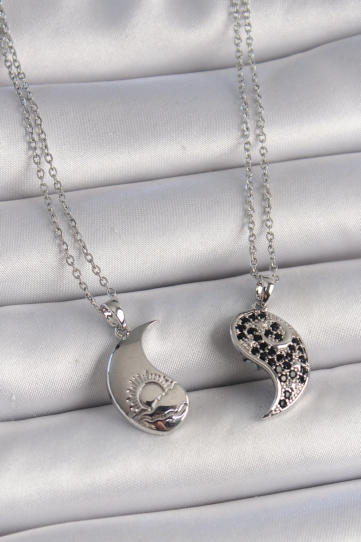 316L Çelik Gümüş Renk Zincir Zirkon Taşlı Ying Yang Model Gün Batımı İşlemeli Arakdaşlık Kadın Kolye-1