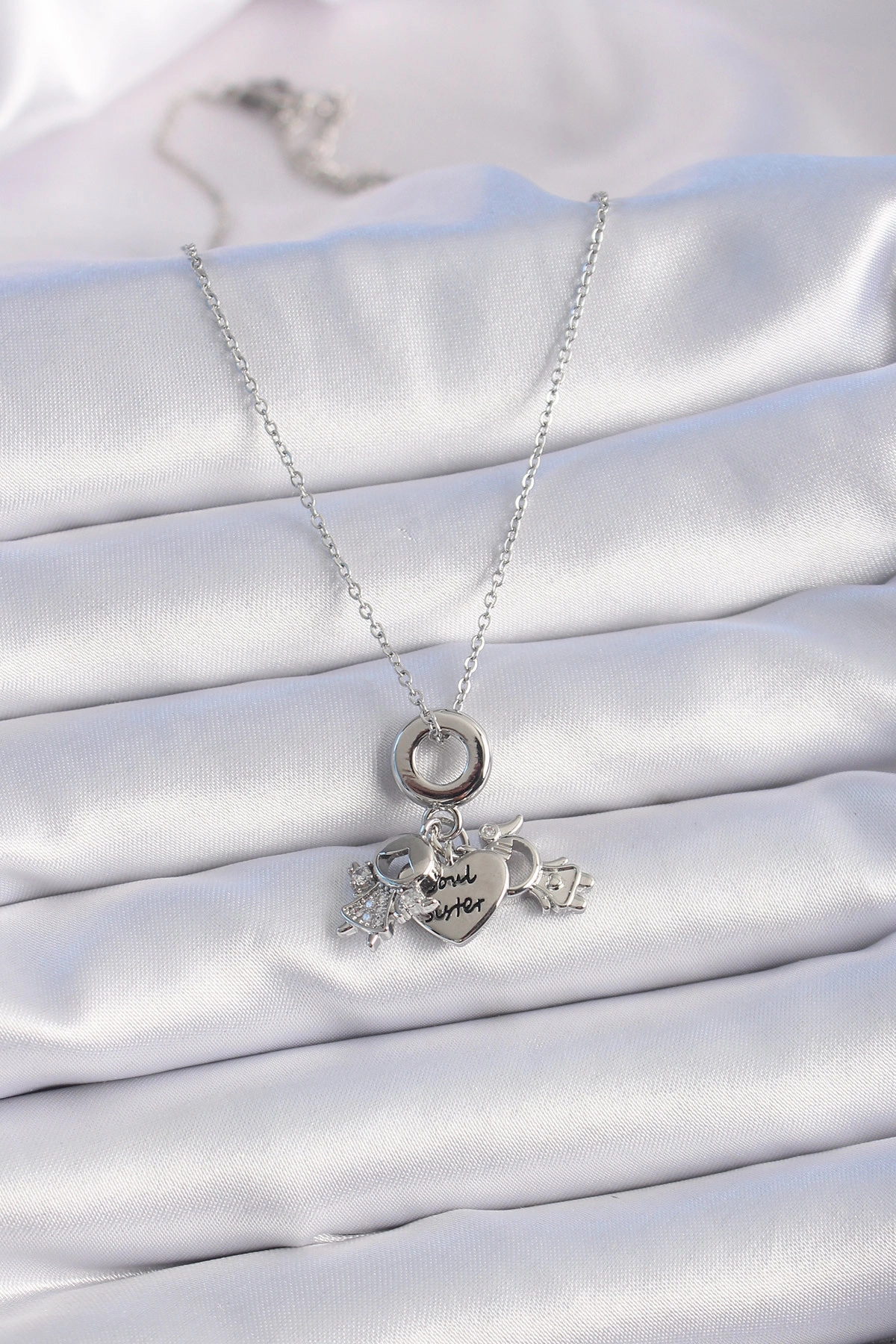 316L Çelik Gümüş Renk Zirkon Taş Detay Çocuk Figür Charm Model Kadın Kolye-1