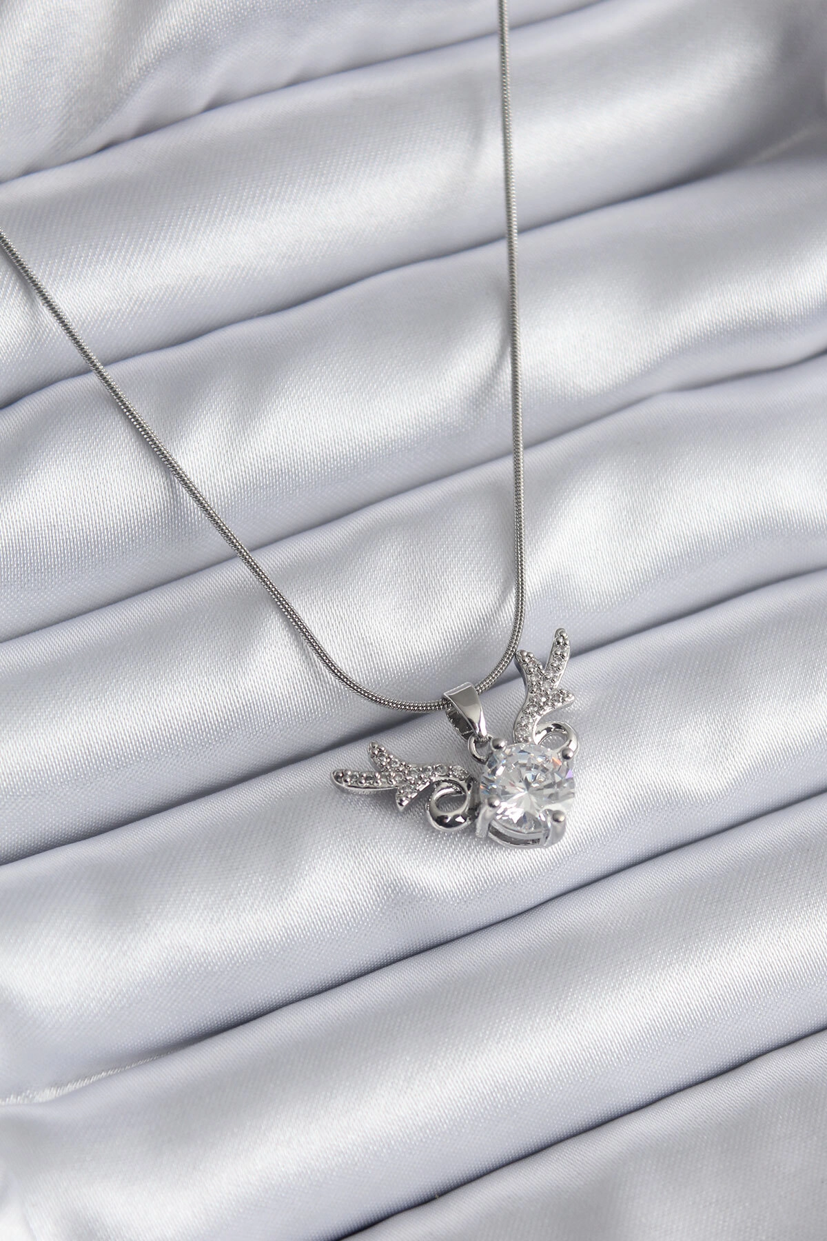 316L Çelik Gümüş Renk Zirkon Taşlı Boynuz Model Kadın Kolye-0