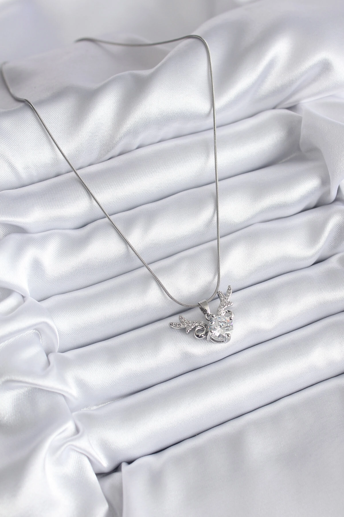 316L Çelik Gümüş Renk Zirkon Taşlı Boynuz Model Kadın Kolye-1