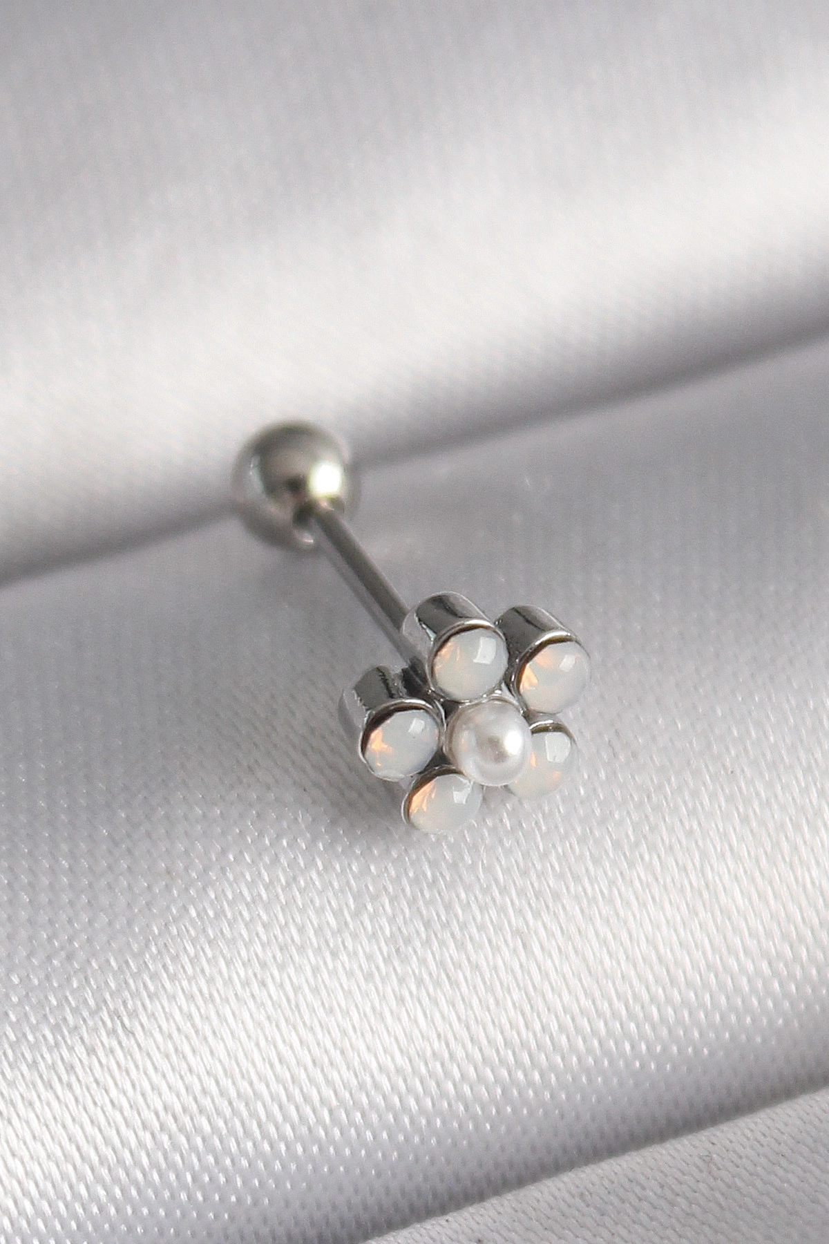 316L Çelik Gümüş Renk Zirkon Taşlı Çiçek Model Tragus Piercing-0