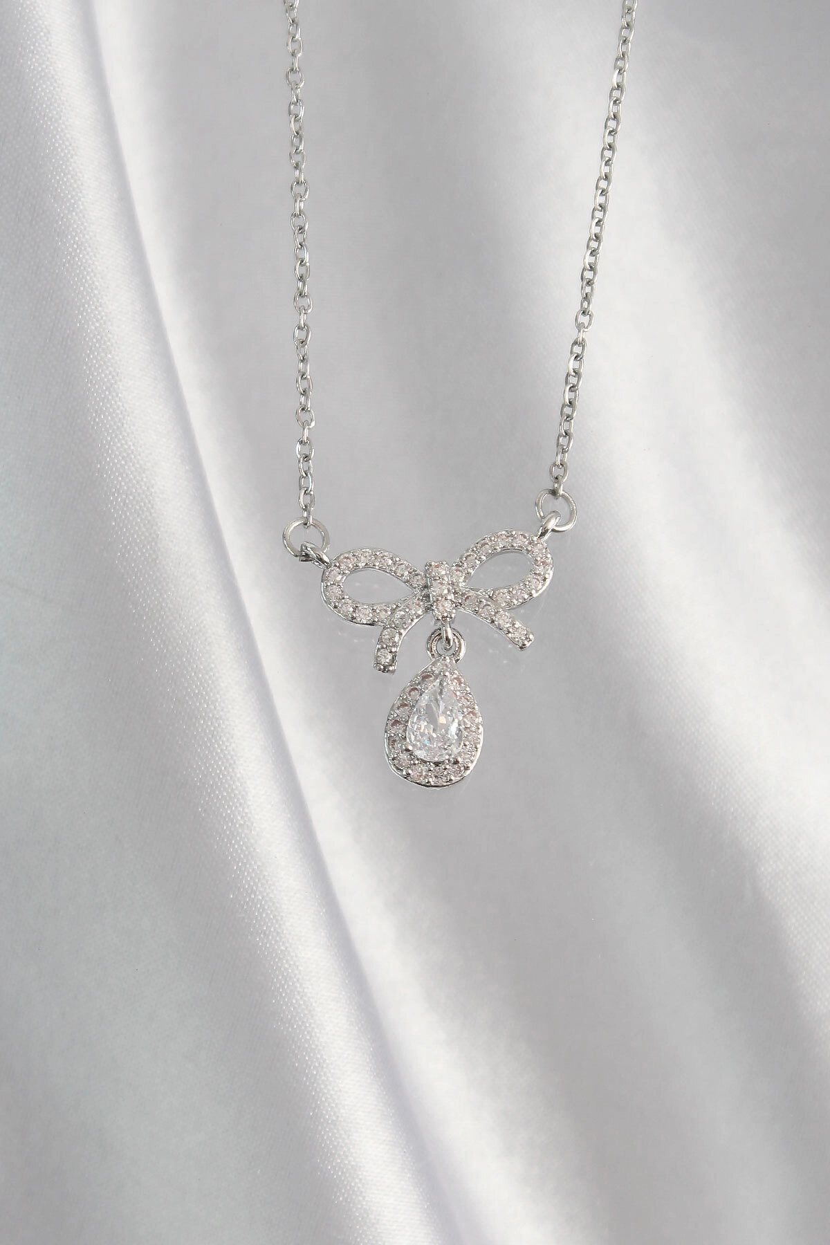 316L Çelik Gümüş Renk Zirkon Taşlı Fiyonk Detay Damla Kolye-1