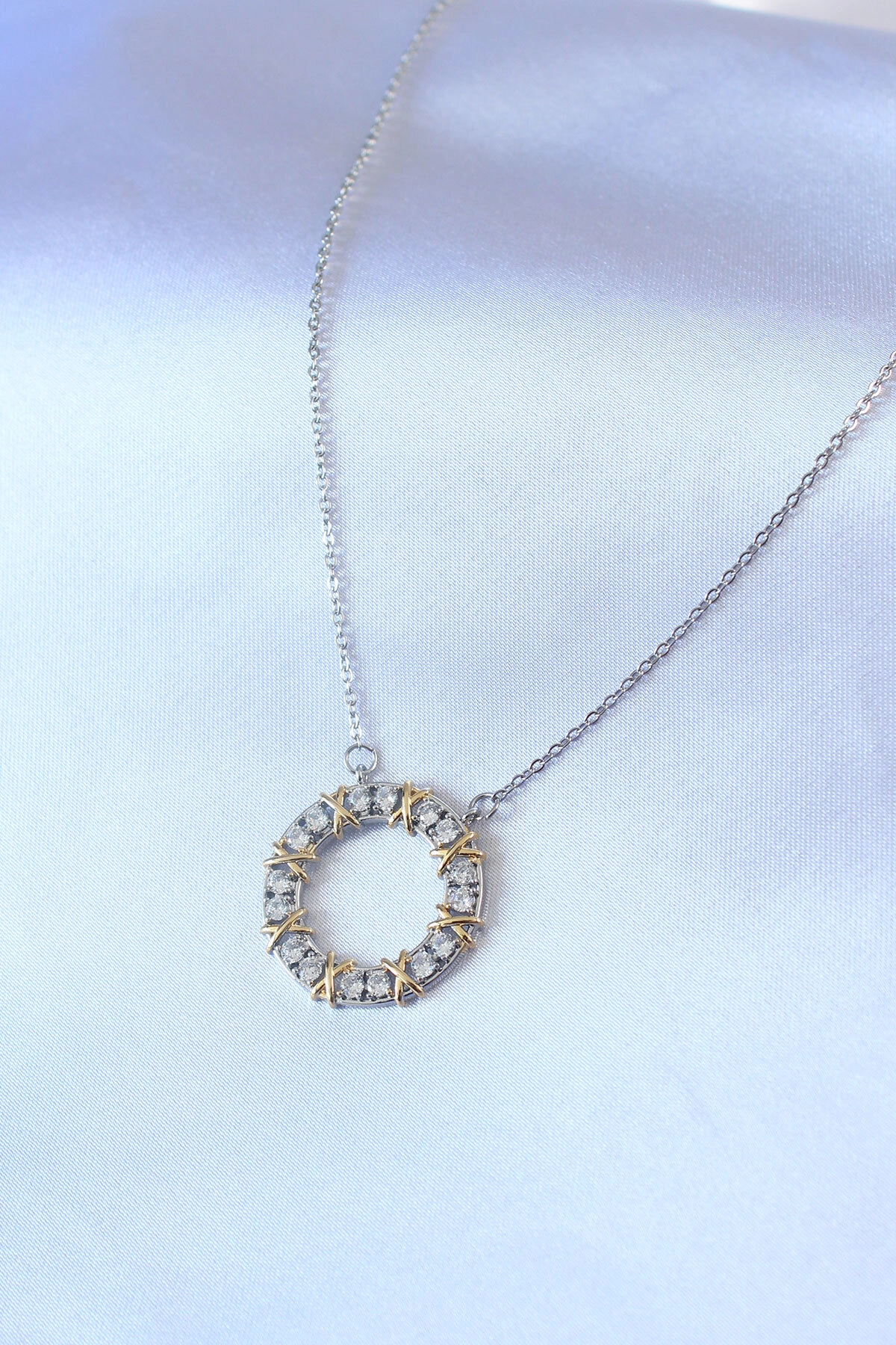 316L Çelik Gümüş Renk Zirkon Taşlı Gold Detay Xoxo Kadın Kolye-1