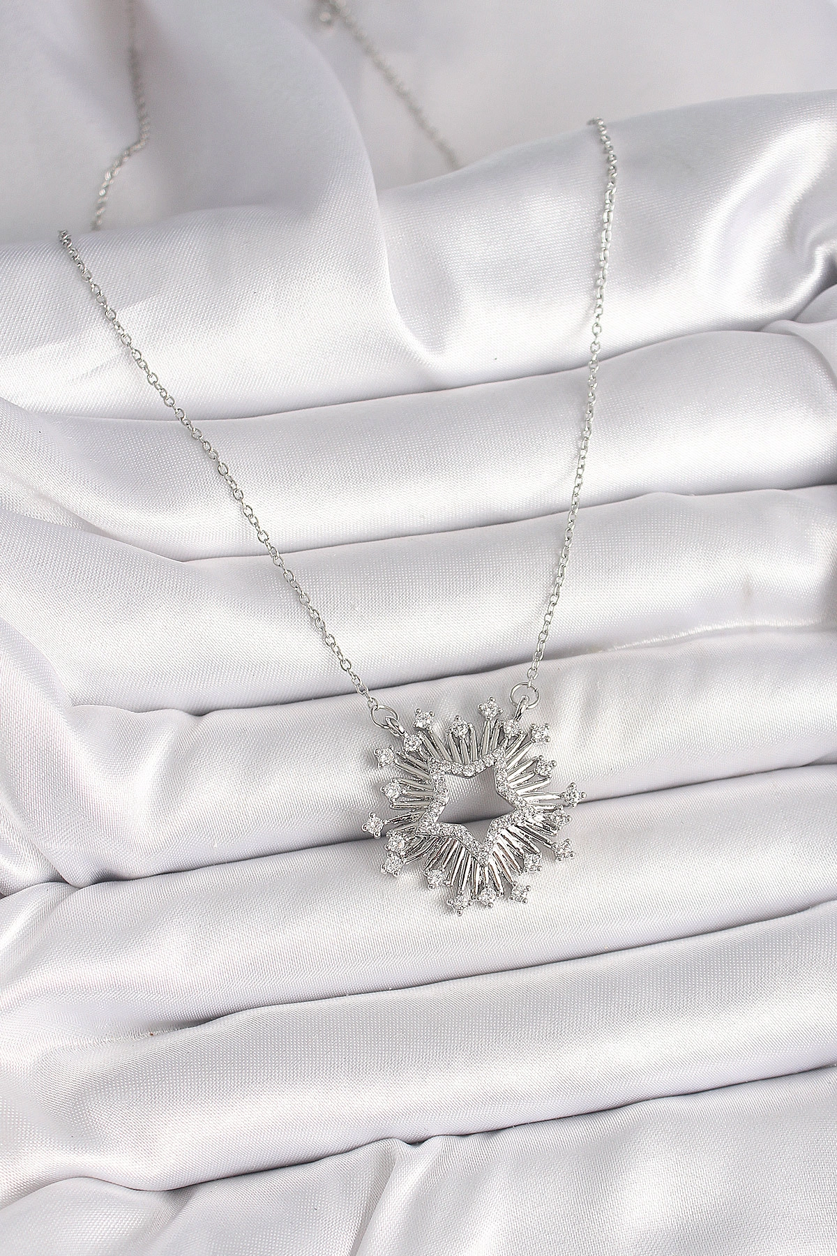 316L Çelik Gümüş Renk Zirkon Taşlı Yıldız Model Kadın Kolye-1