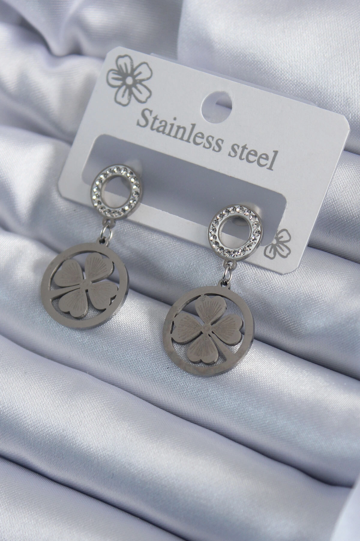 316L Çelik Gümüş Renk Zirkon Taşlı Yonca Model İşleme Detay Kadın Küpe-0