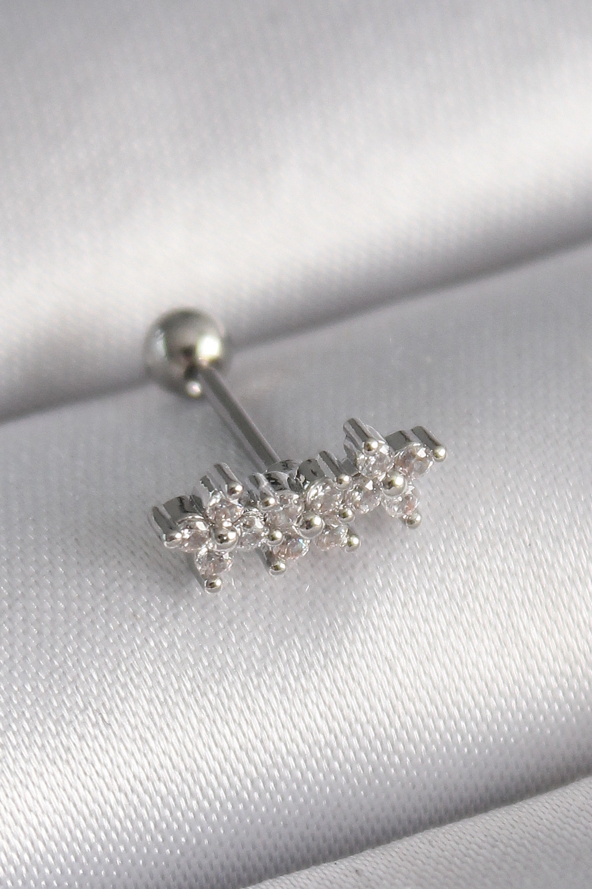 316L Çelik Gümüş Renk Zirkon Taşlı Yonca Tragus Piercing-0