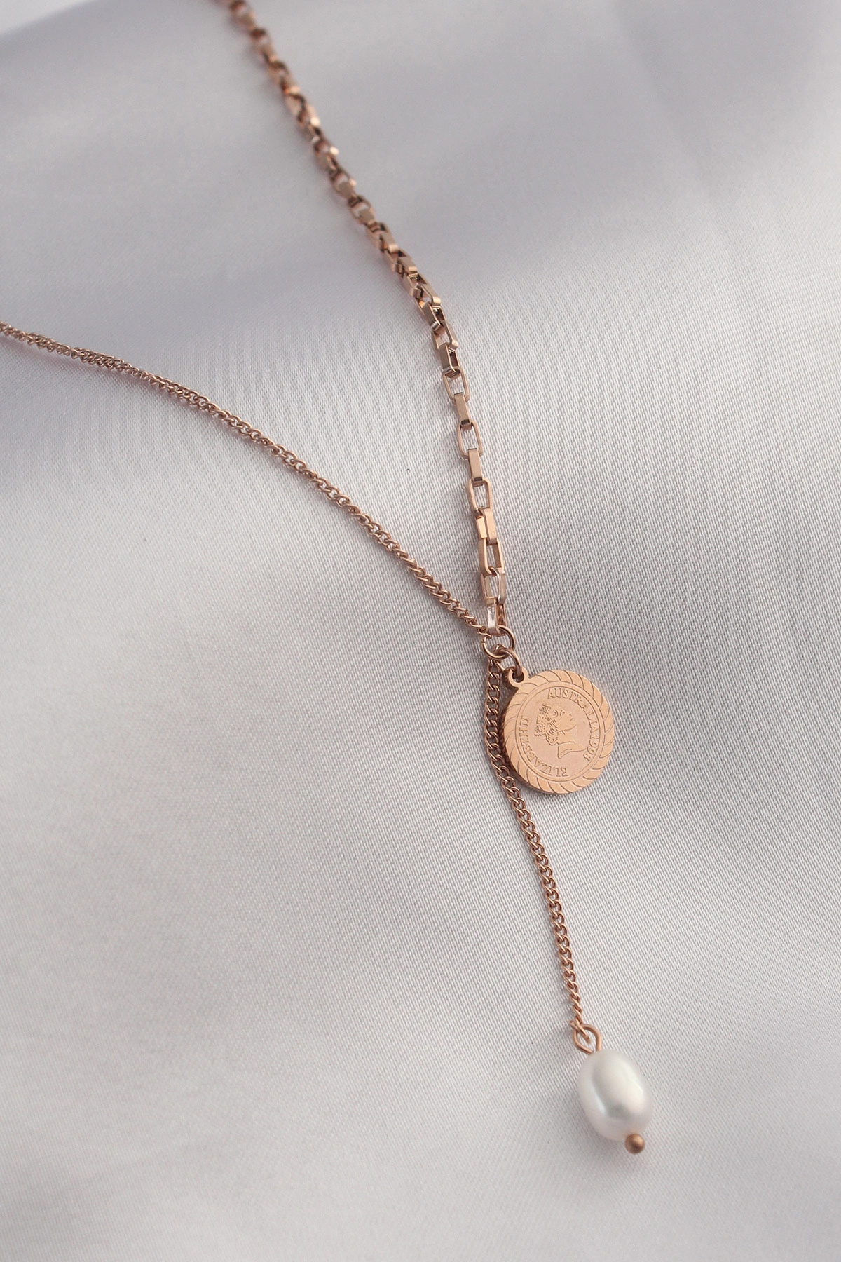 316L Çelik Rose Renk İşlemeli Sallantılı Kadın Kolye-0